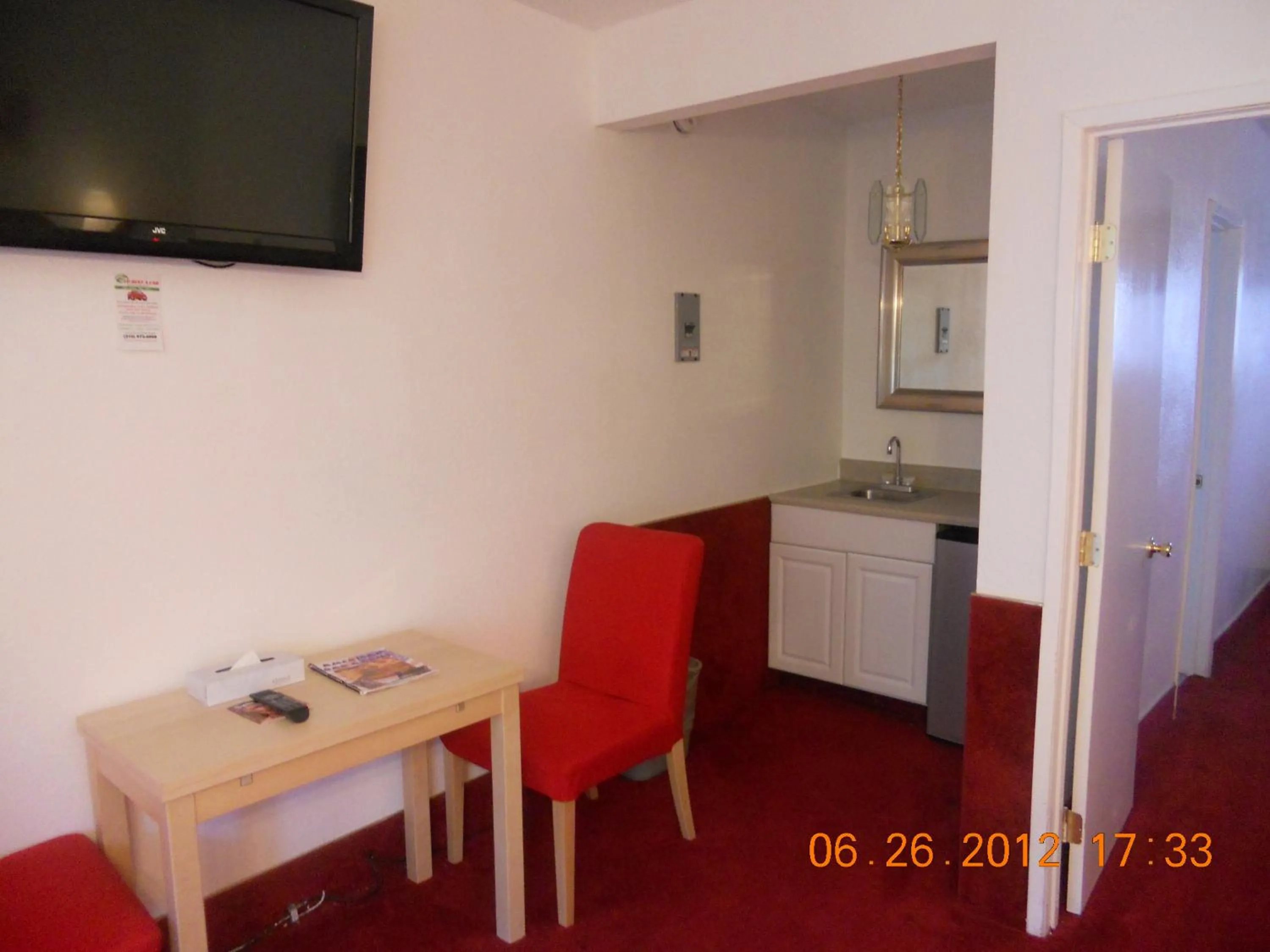 Photo of the whole room in Tradewinds Airport Hotel