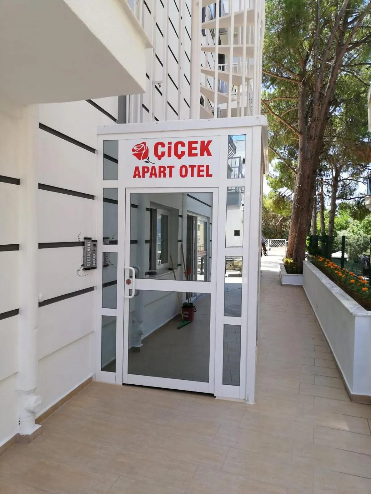Facade/entrance in ÇİÇEK APART OTEL