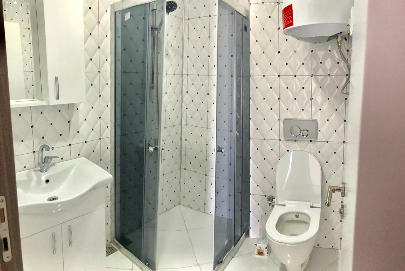 Shower in ÇİÇEK APART OTEL