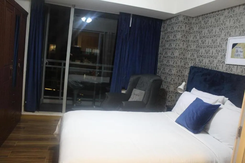 Bed in Azure C2 Balcony wifi Near Mall Airport MULTIPLE UNITS