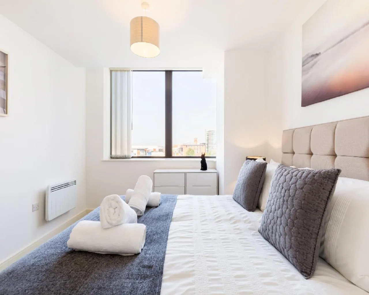 Bedroom, Bed in KCS Luxury Apartment - Broad Street Birmingham
