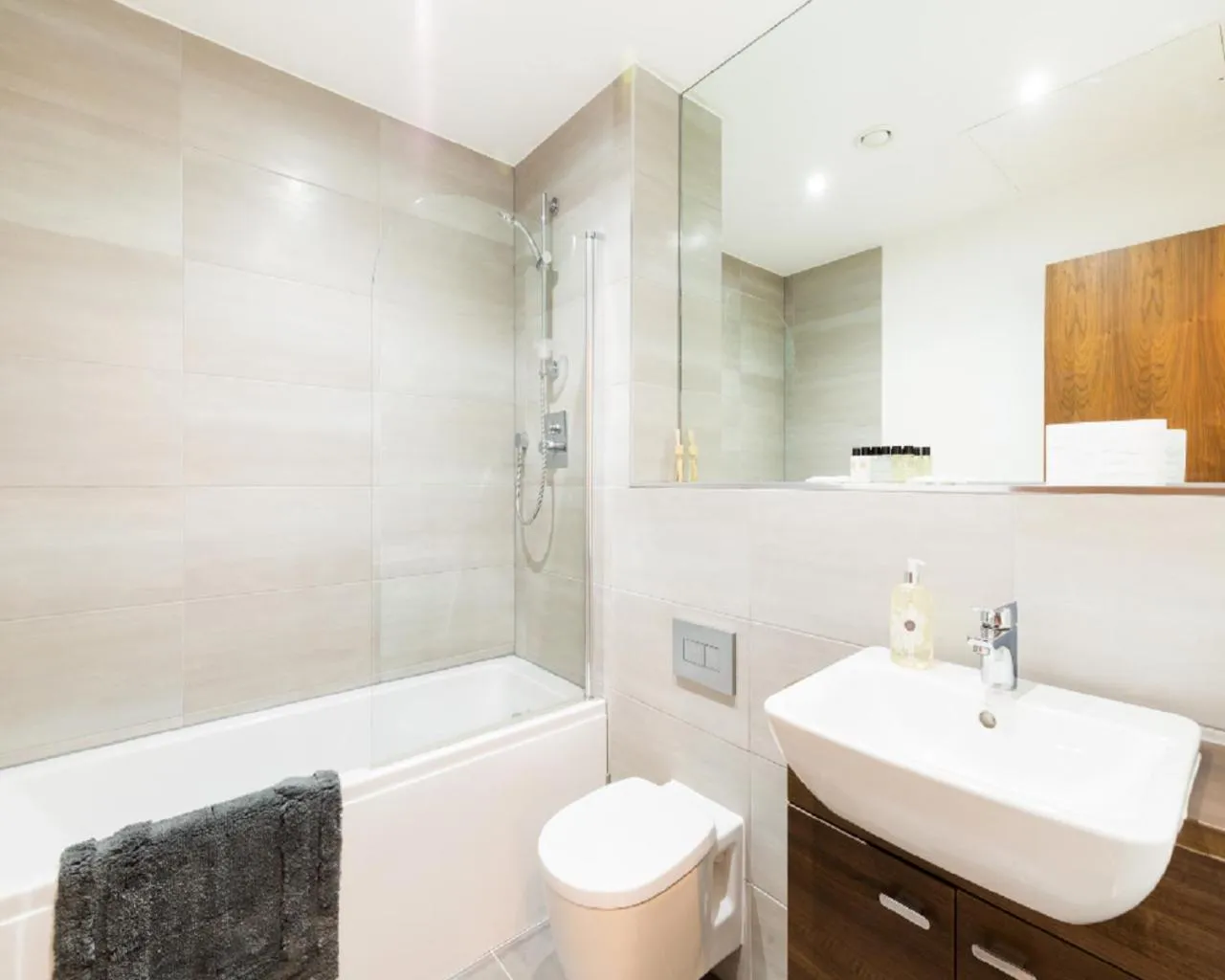 Bathroom in KCS Luxury Apartment - Broad Street Birmingham