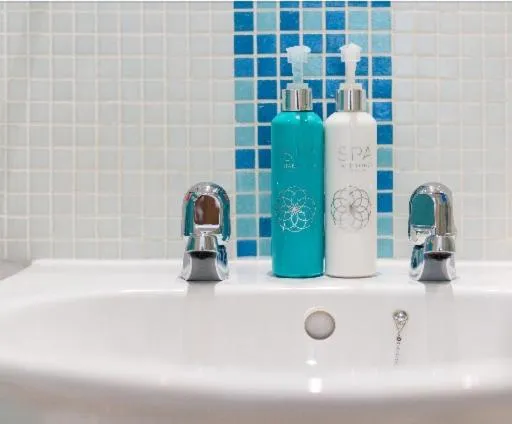 Bathroom in Tredara Bed & Breakfast