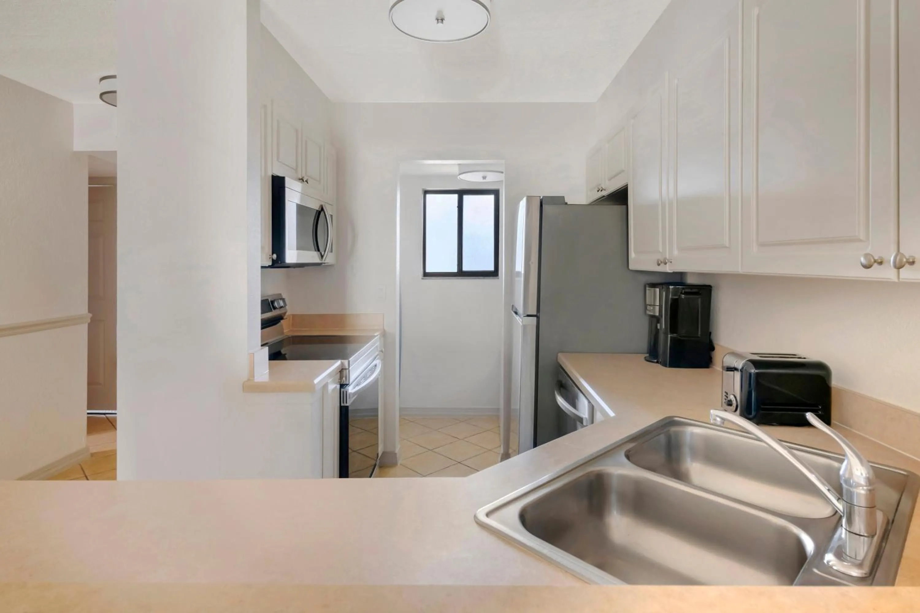 kitchen in Parkway International Resort