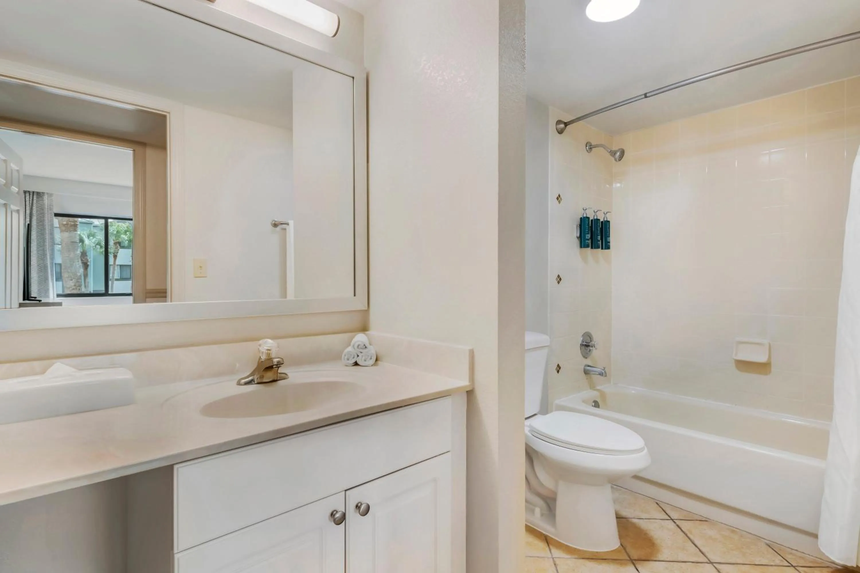 Bathroom in Parkway International Resort