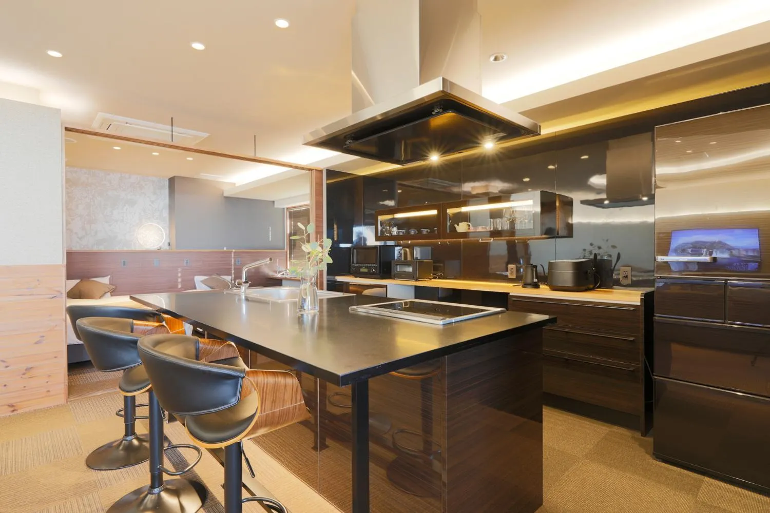 Communal kitchen in ITADAKI Daisen 大山参道ホテル頂