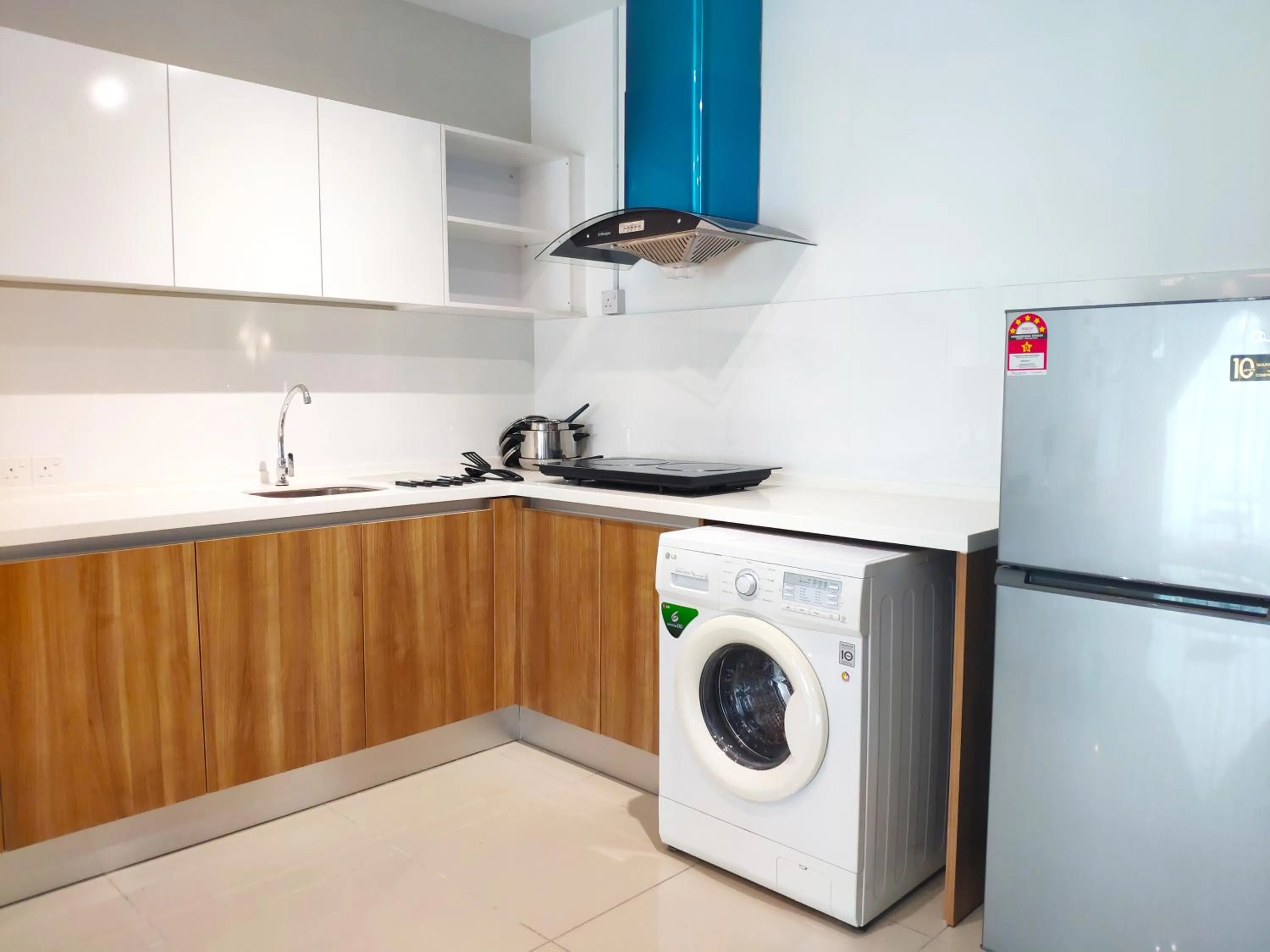 Kitchen or kitchenette in 5-Star Apartment + Infinity Pool, 4 pax, 1 min to Jaya One