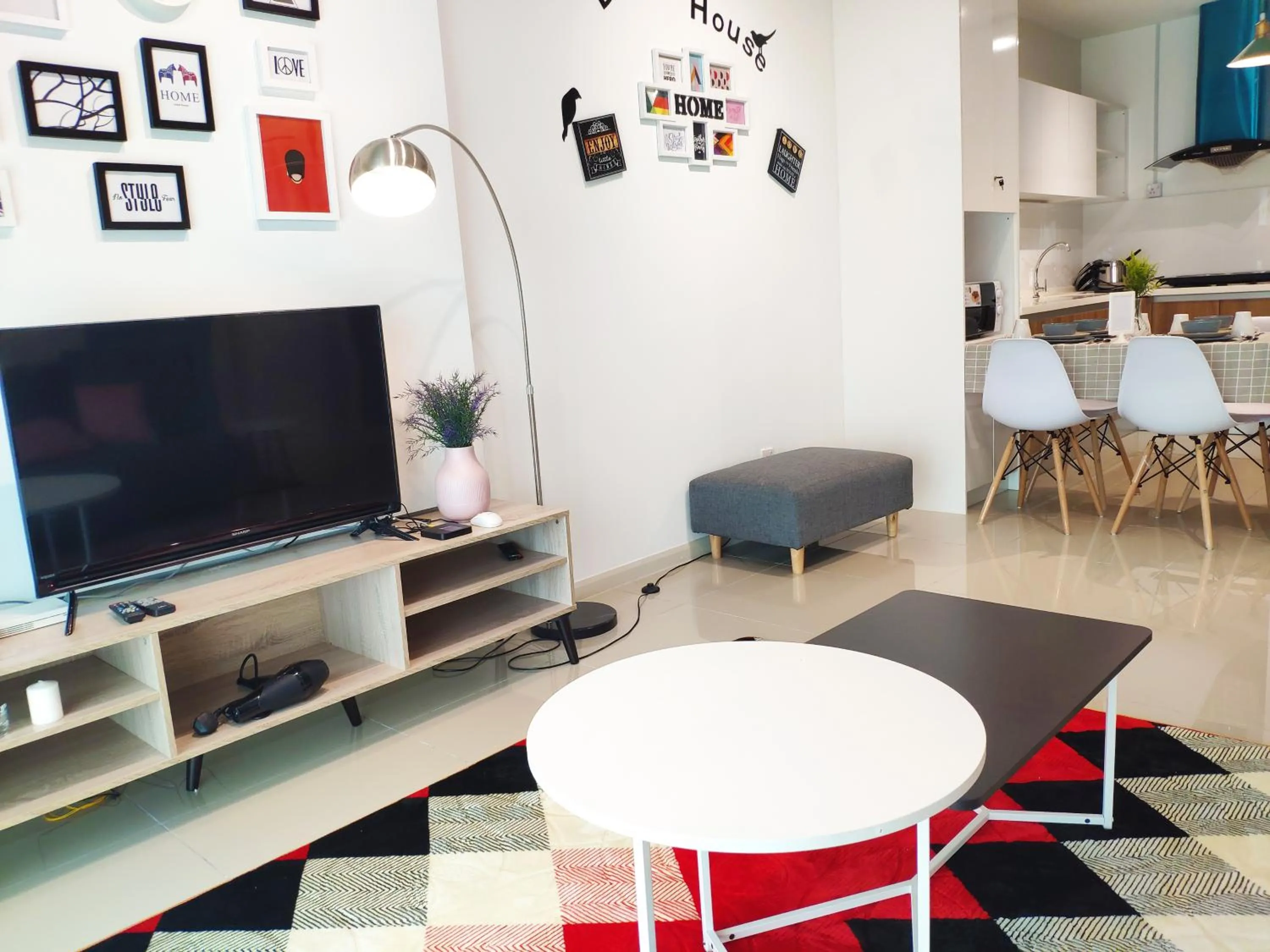 TV and multimedia in 5-Star Apartment + Infinity Pool, 4 pax, 1 min to Jaya One