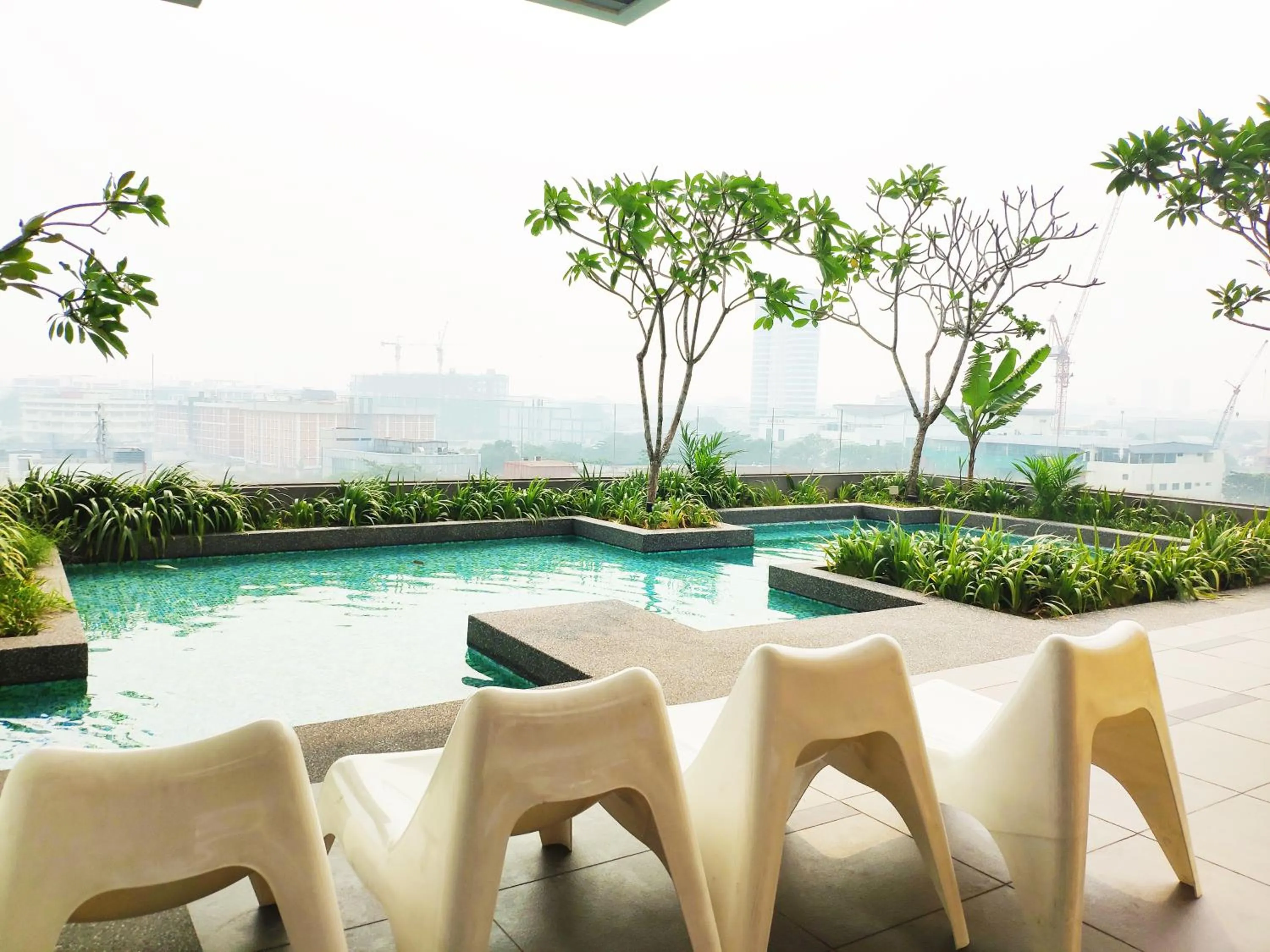 Swimming pool in 5-Star Apartment + Infinity Pool, 4 pax, 1 min to Jaya One