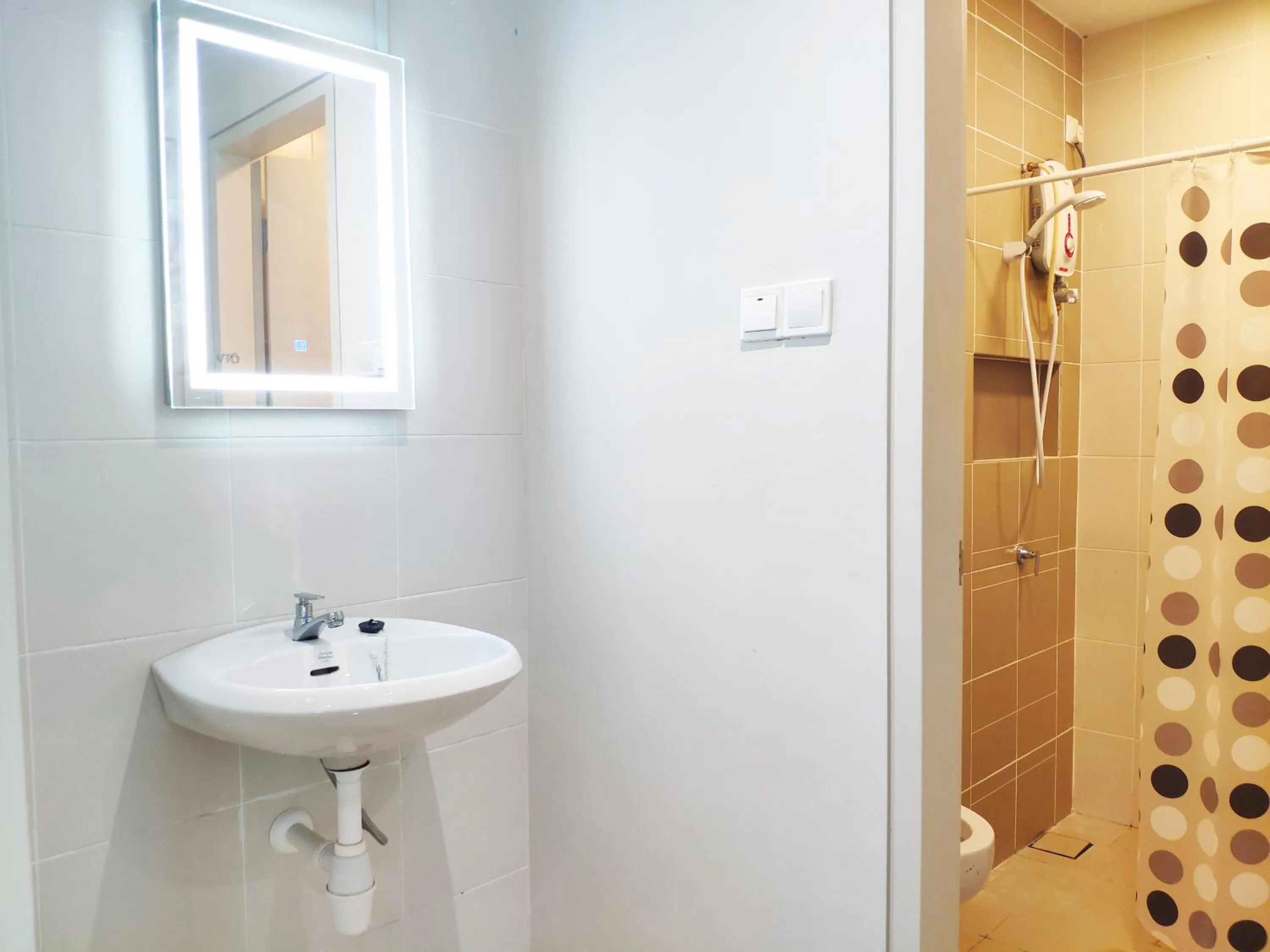 Shower in 5-Star Apartment + Infinity Pool, 4 pax, 1 min to Jaya One