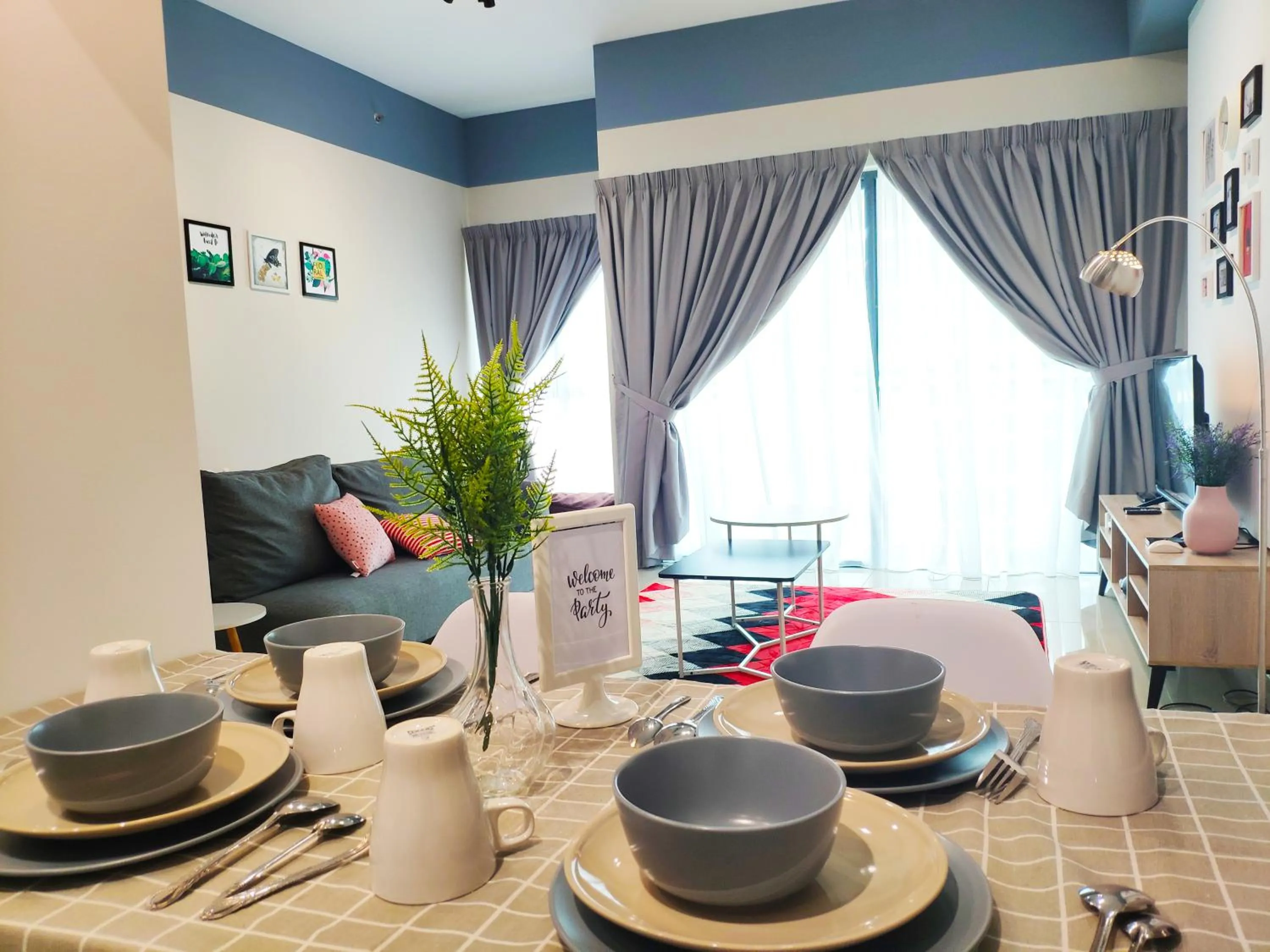 Dining area in 5-Star Apartment + Infinity Pool, 4 pax, 1 min to Jaya One