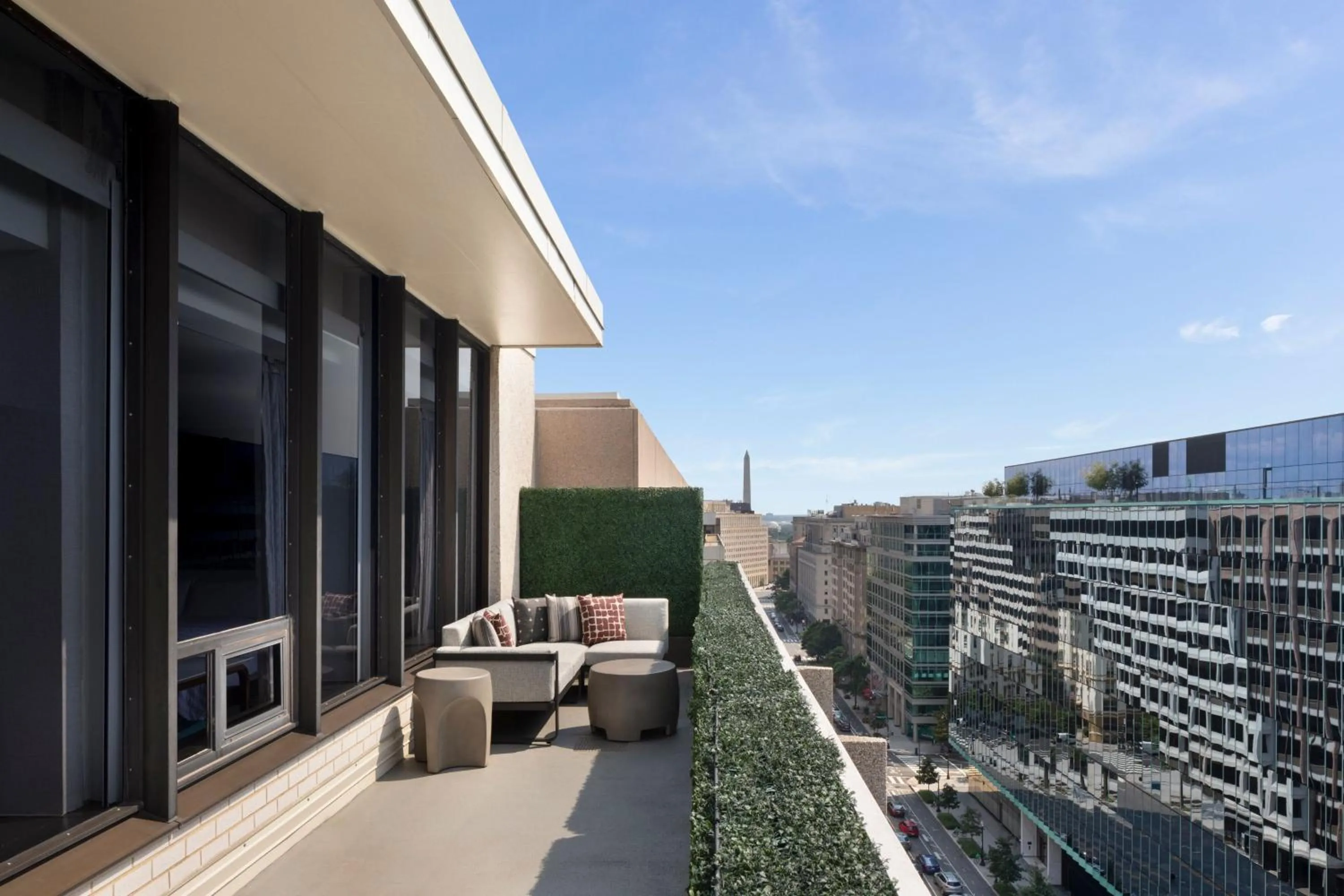 Photo of the whole room in Le Meridien Washington, DC, The Madison