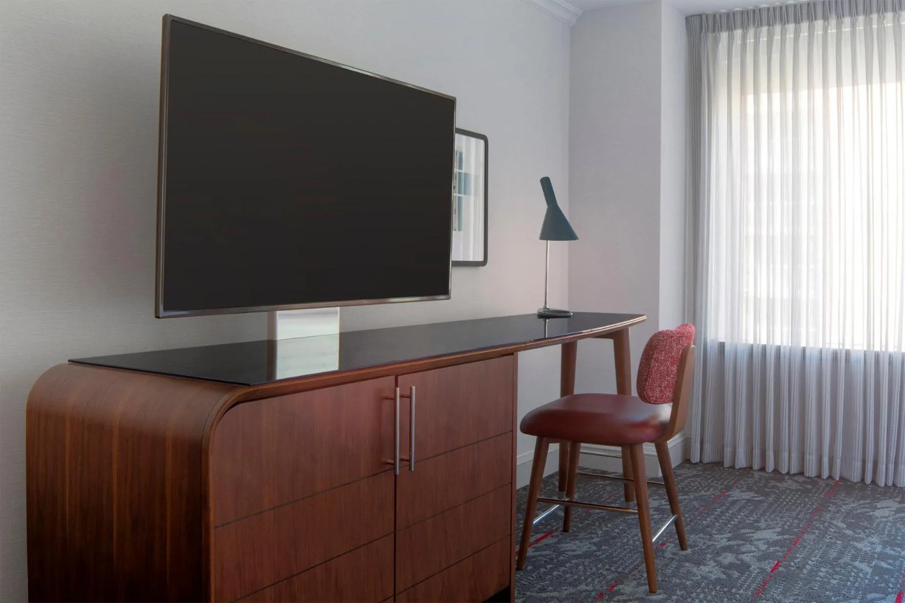 TV and multimedia in Le Meridien Washington, DC, The Madison