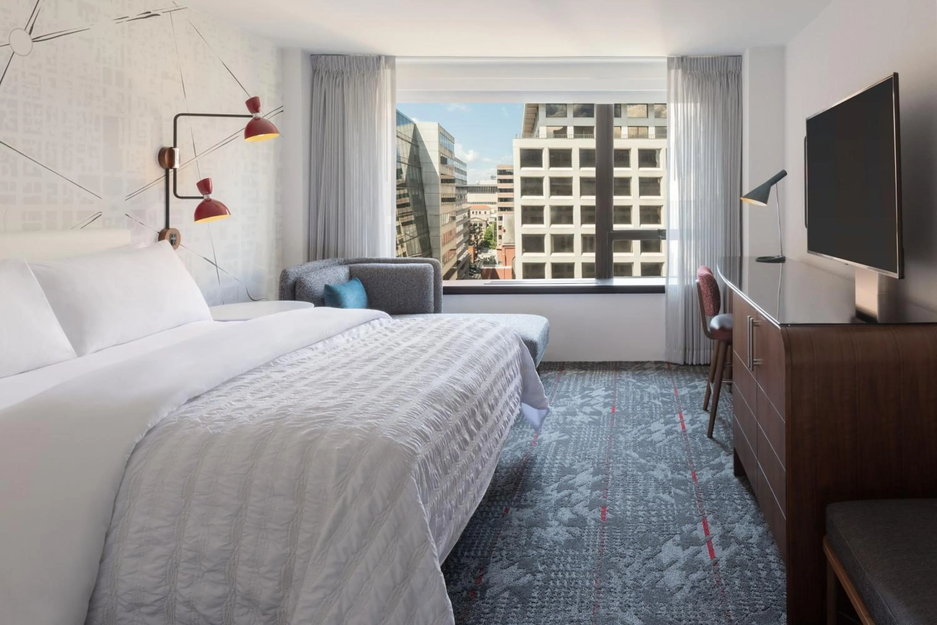 Photo of the whole room, Bed in Le Meridien Washington, DC, The Madison