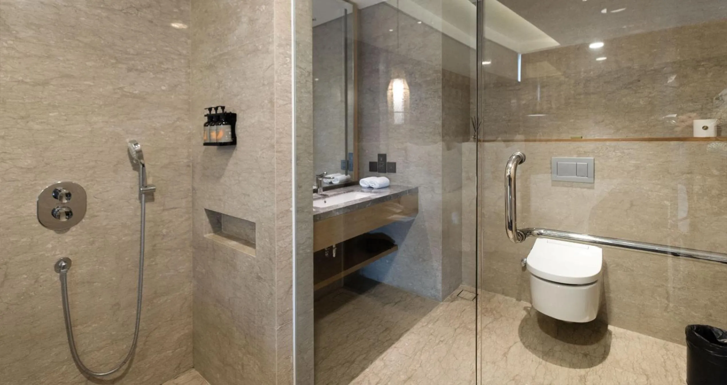 Bathroom in Meruorah Komodo Labuan Bajo