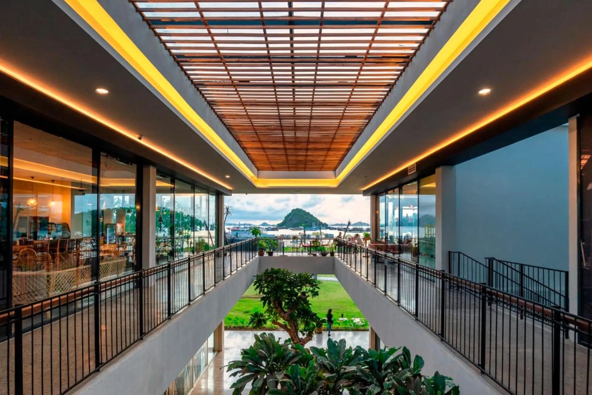 Restaurant/places to eat in Meruorah Komodo Labuan Bajo