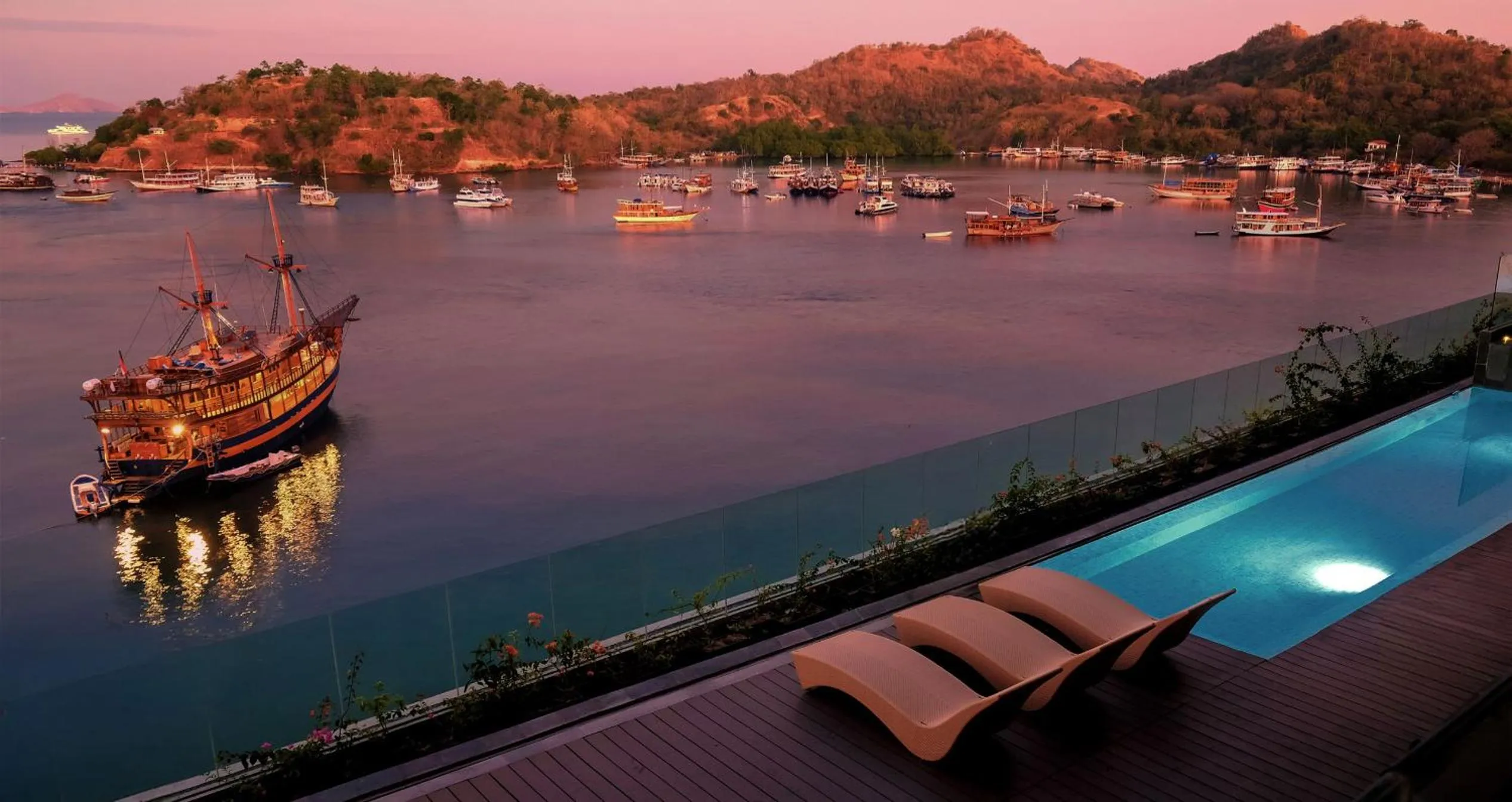 Swimming pool in Meruorah Komodo Labuan Bajo