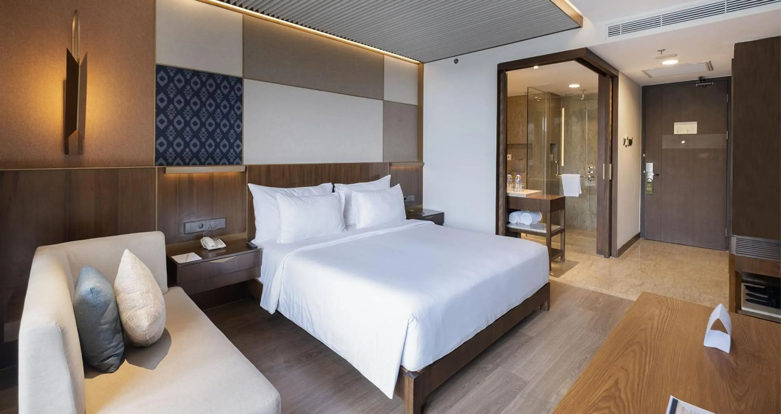 Bed in Meruorah Komodo Labuan Bajo