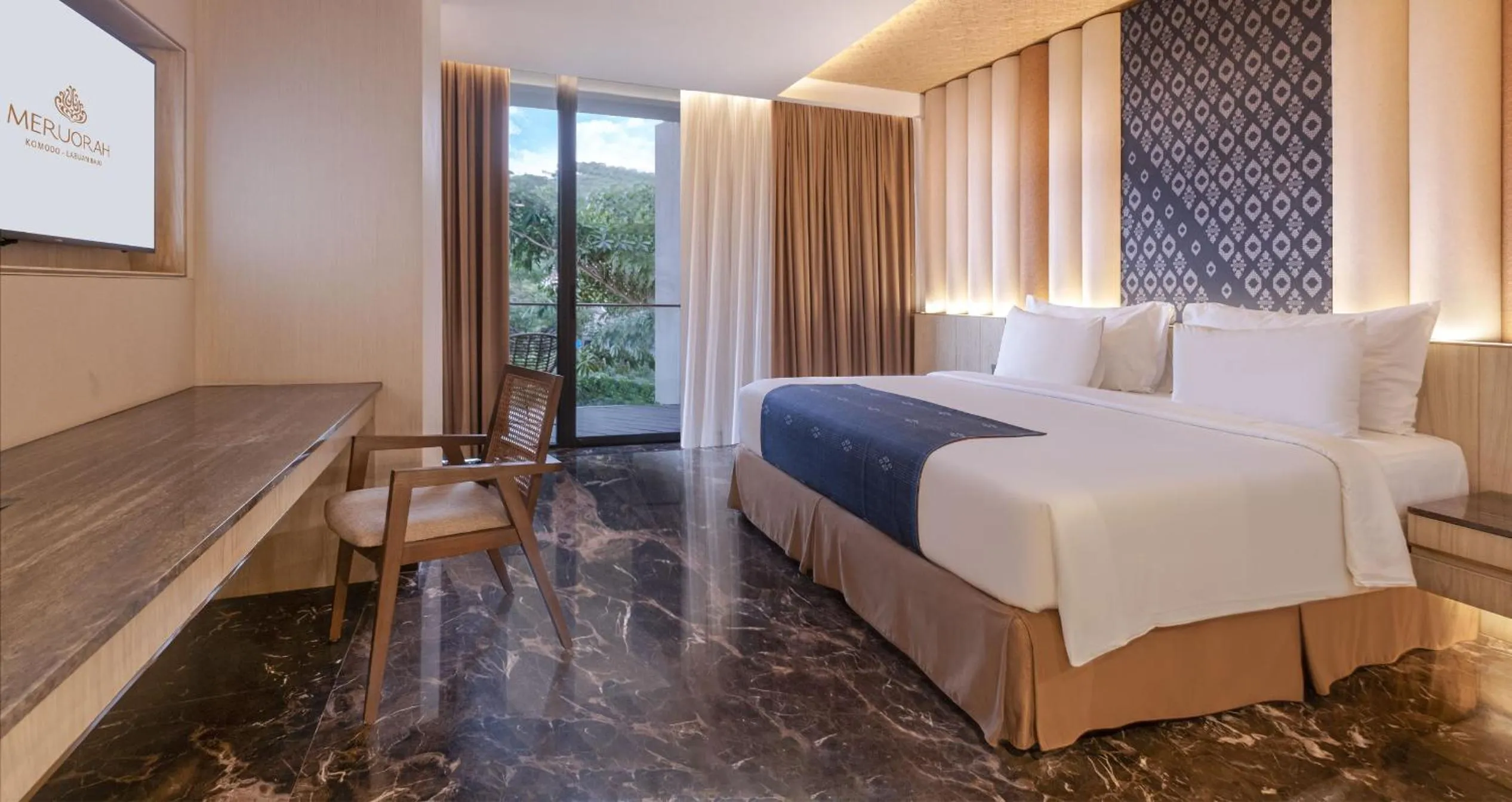 Bed in Meruorah Komodo Labuan Bajo