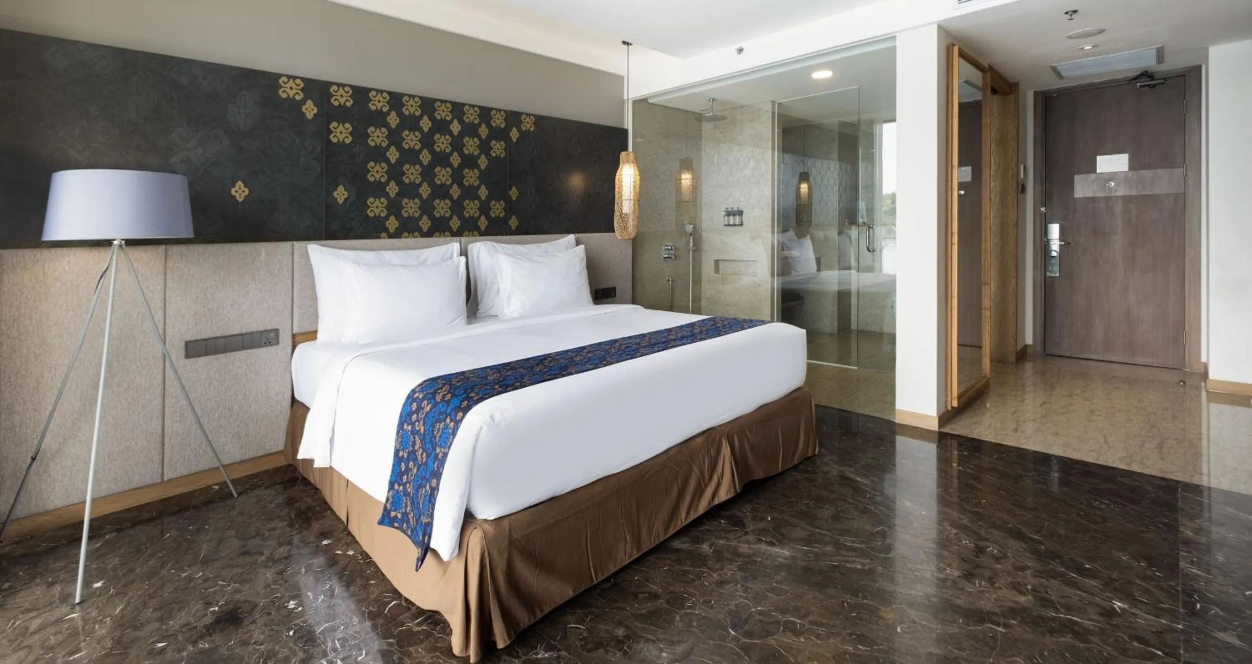 Bed in Meruorah Komodo Labuan Bajo