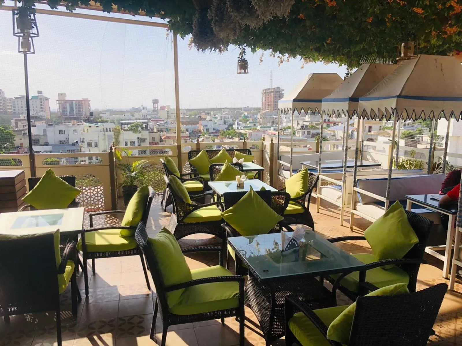 Restaurant/places to eat in Hotel Ratangarh Palace