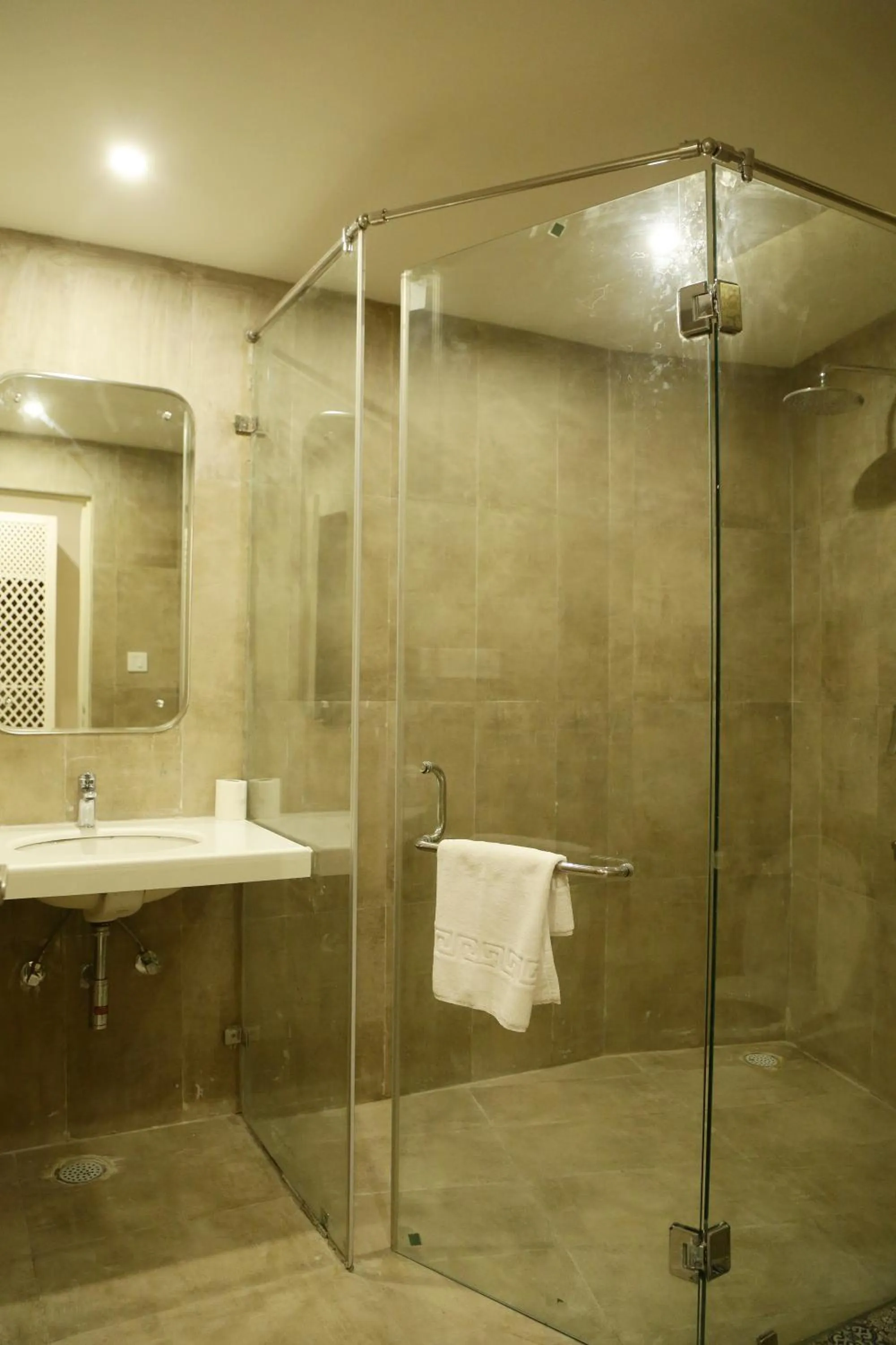 Bathroom in Hotel Ratangarh Palace