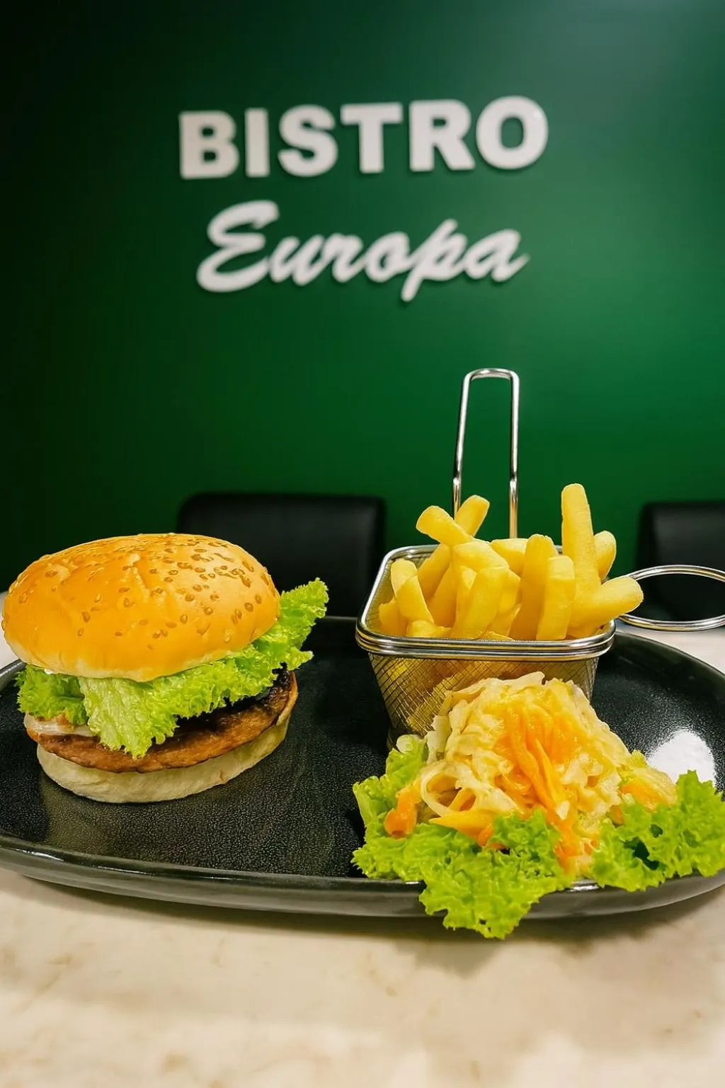 Restaurant/places to eat in Saraya Palace Hotel