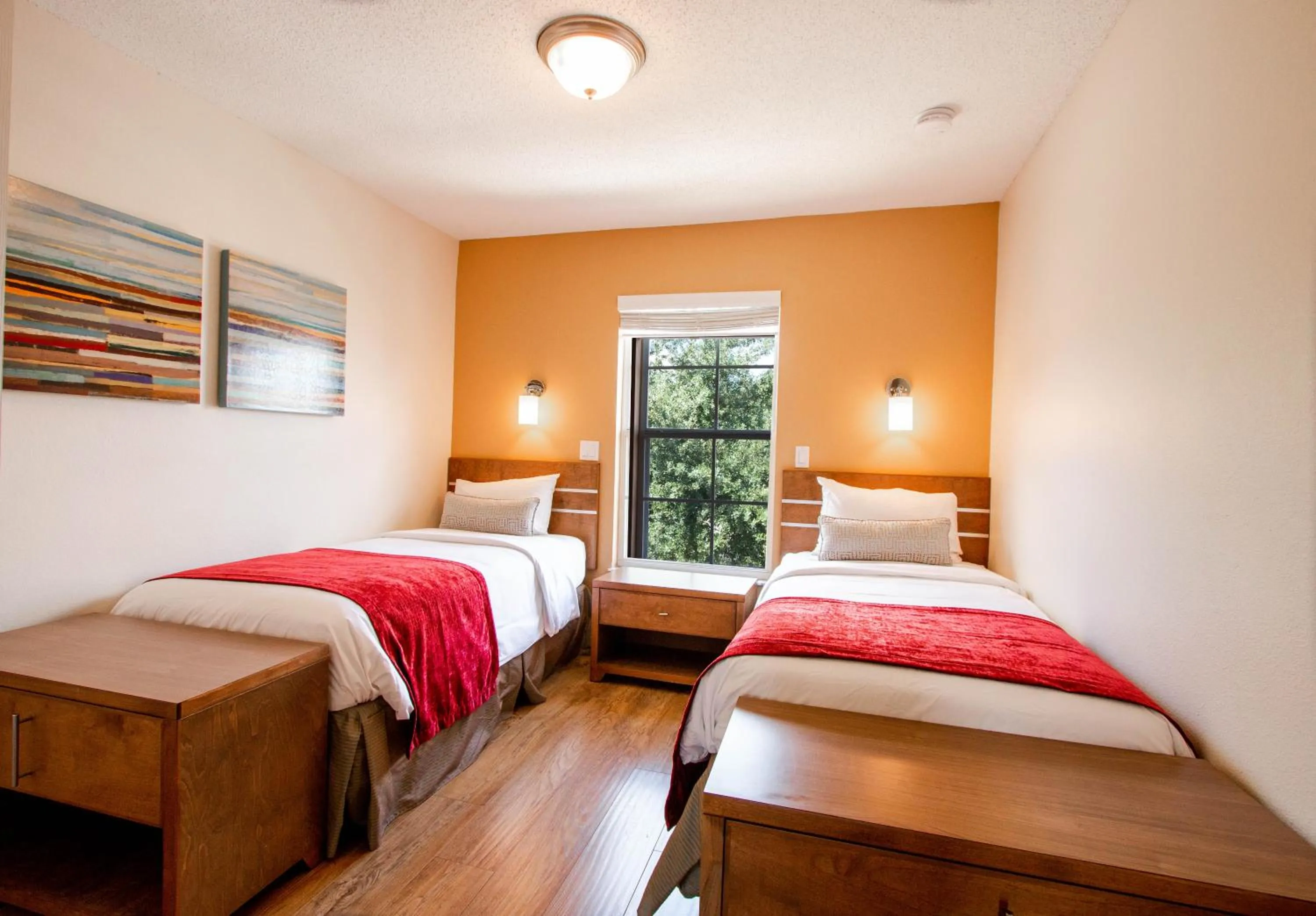 Bed in Berkley Lake Townhomes