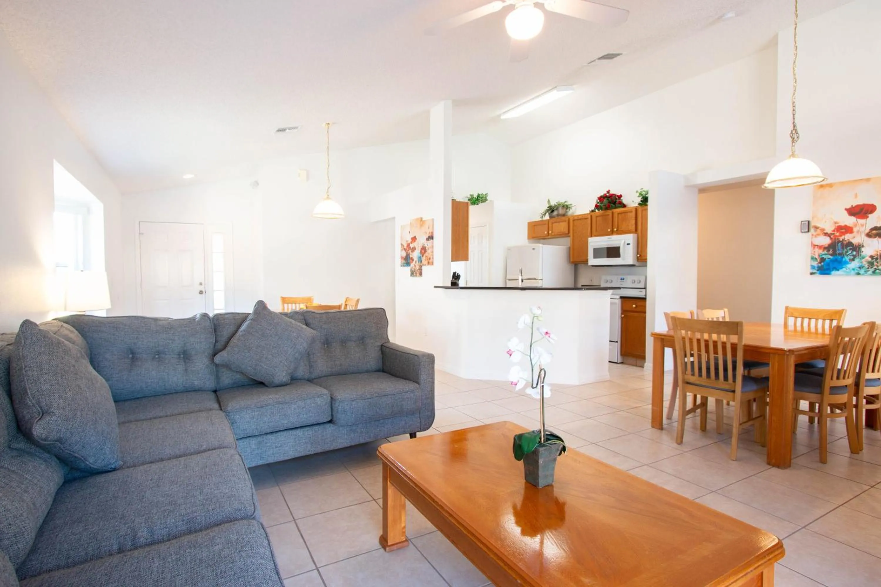 Kitchen or kitchenette in Berkley Lake Townhomes