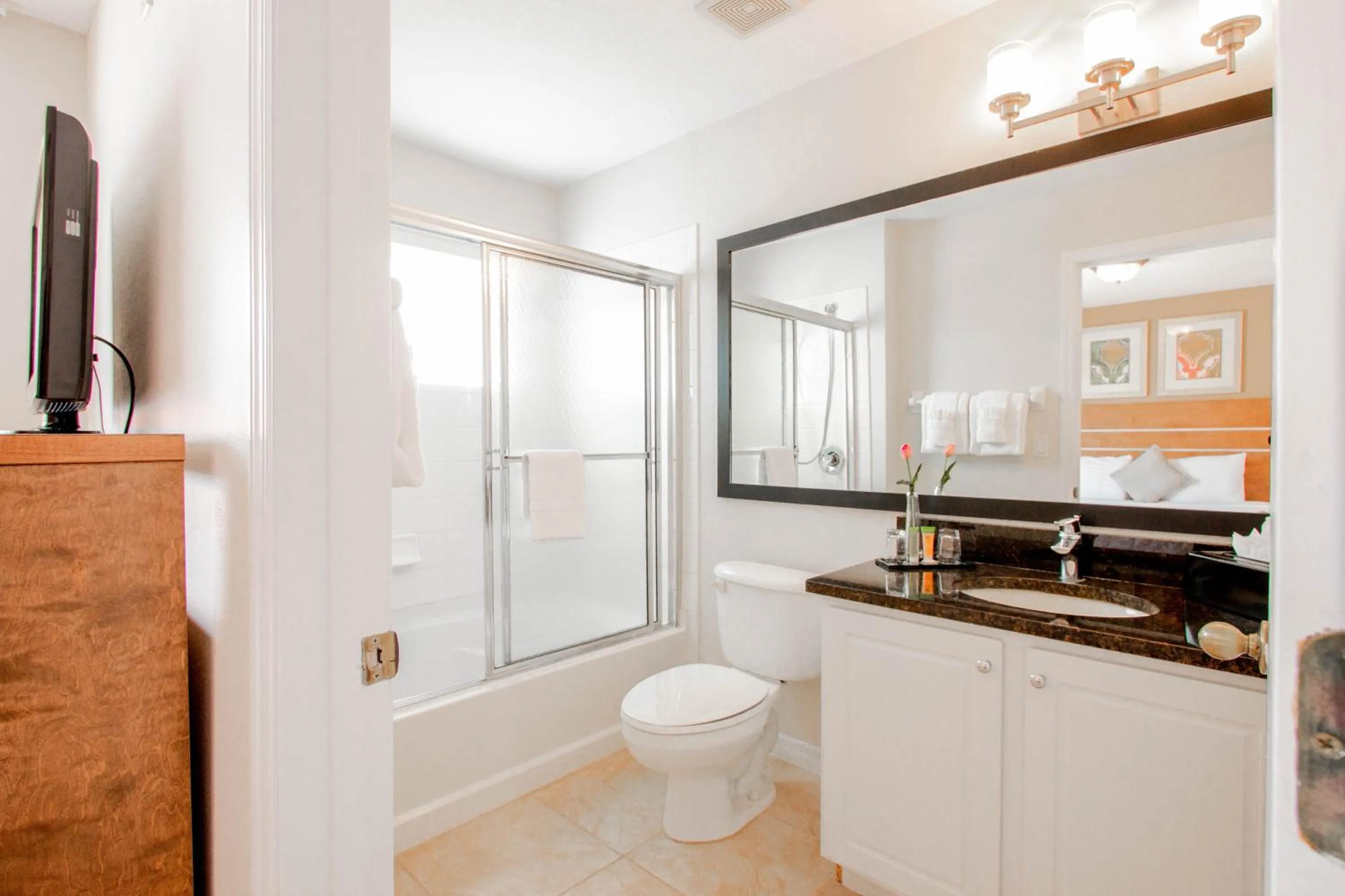 Shower in Berkley Lake Townhomes