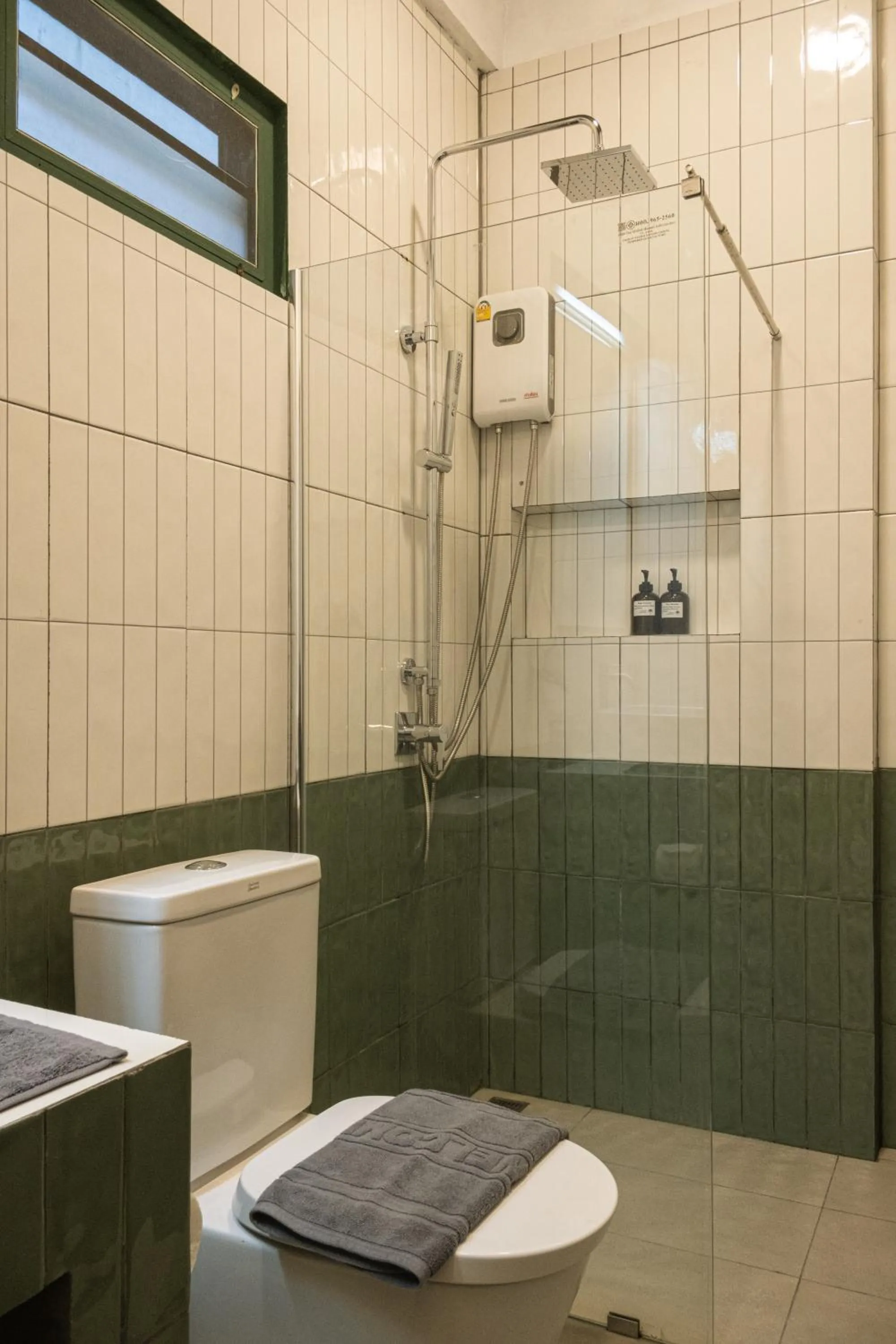 Shower in Big Tree Boutique Hotel