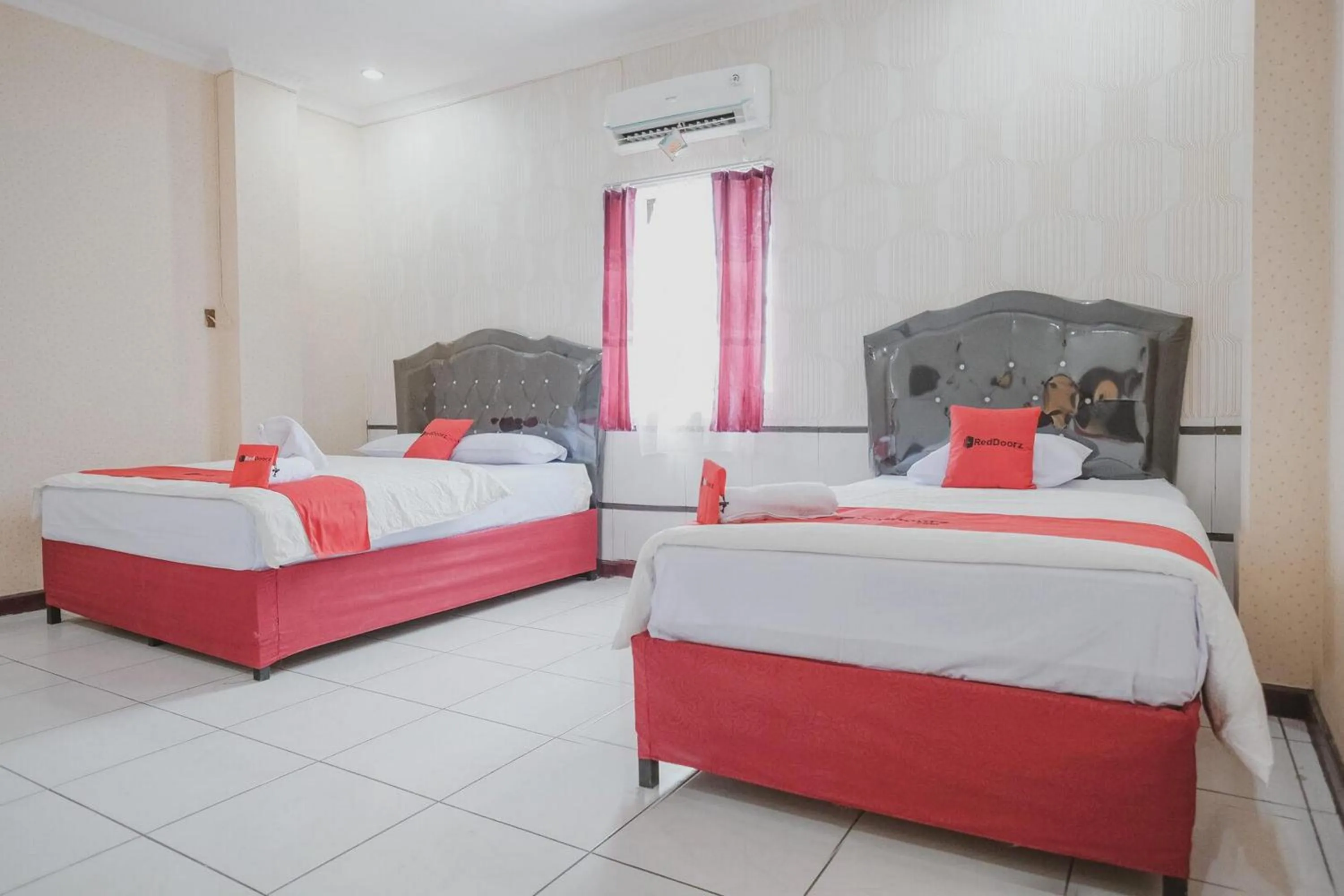 Bedroom, Bed in RedDoorz Plus near Istana Maimun Medan