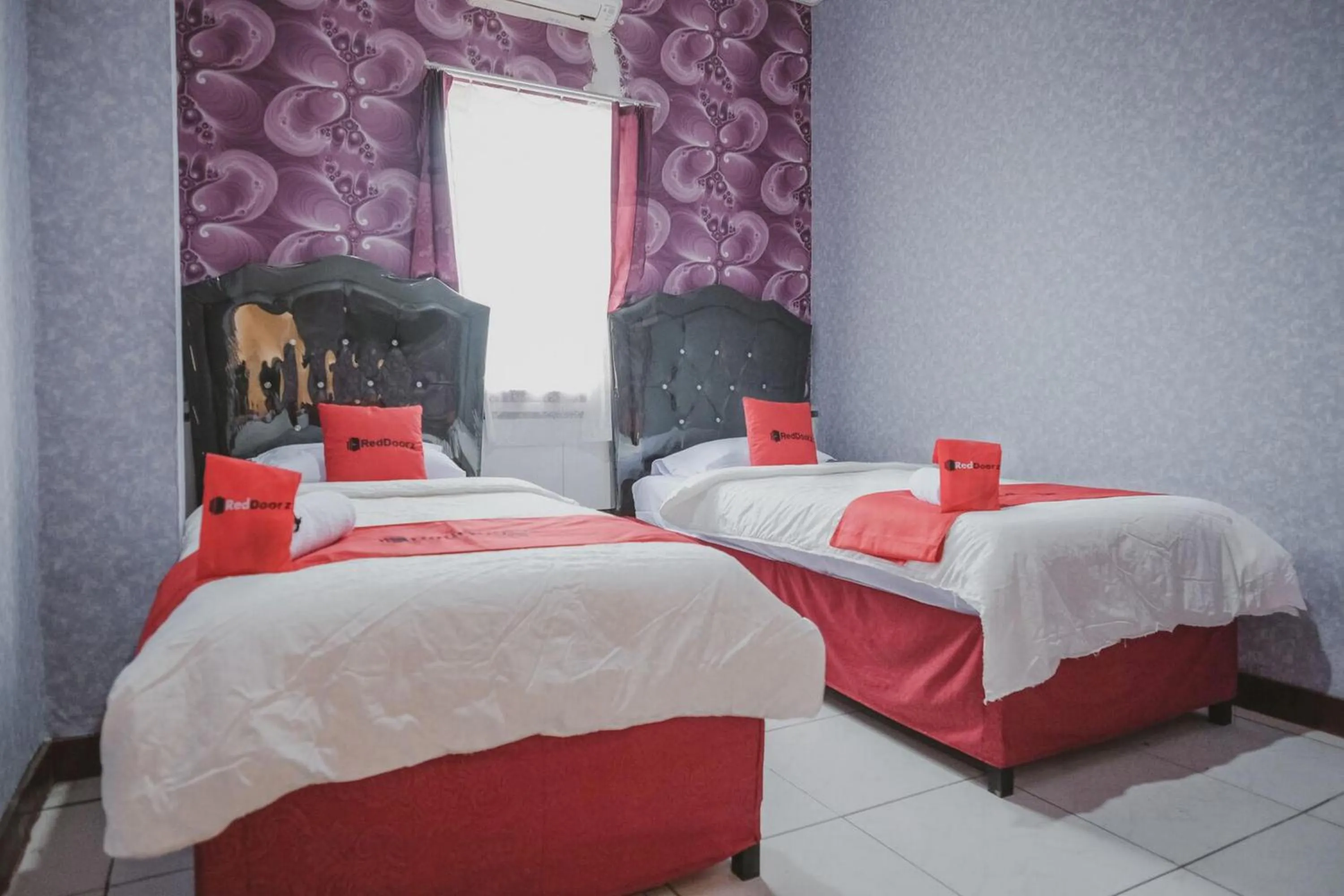 Bedroom, Bed in RedDoorz Plus near Istana Maimun Medan