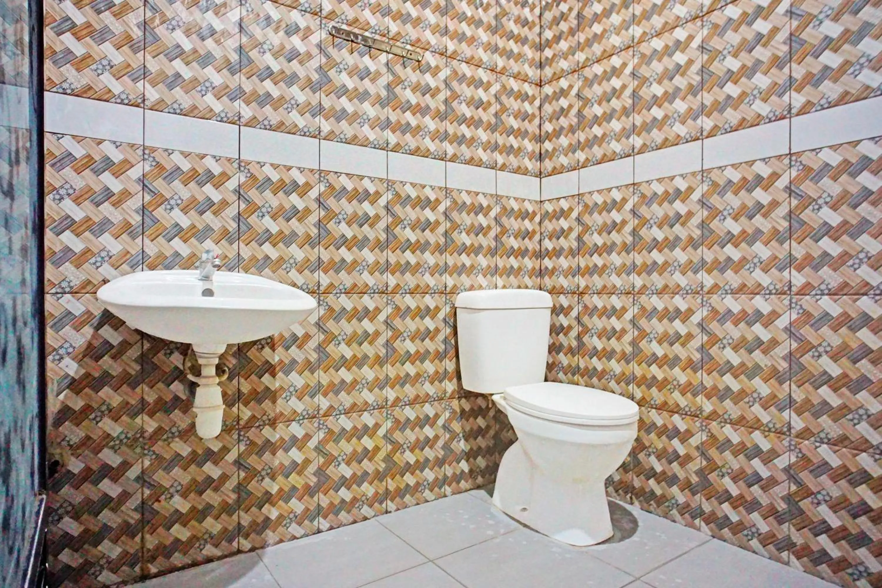 Bathroom in Hotel O Asyaffirah Near Masjid Raya Al Mashun SM Raja Medan