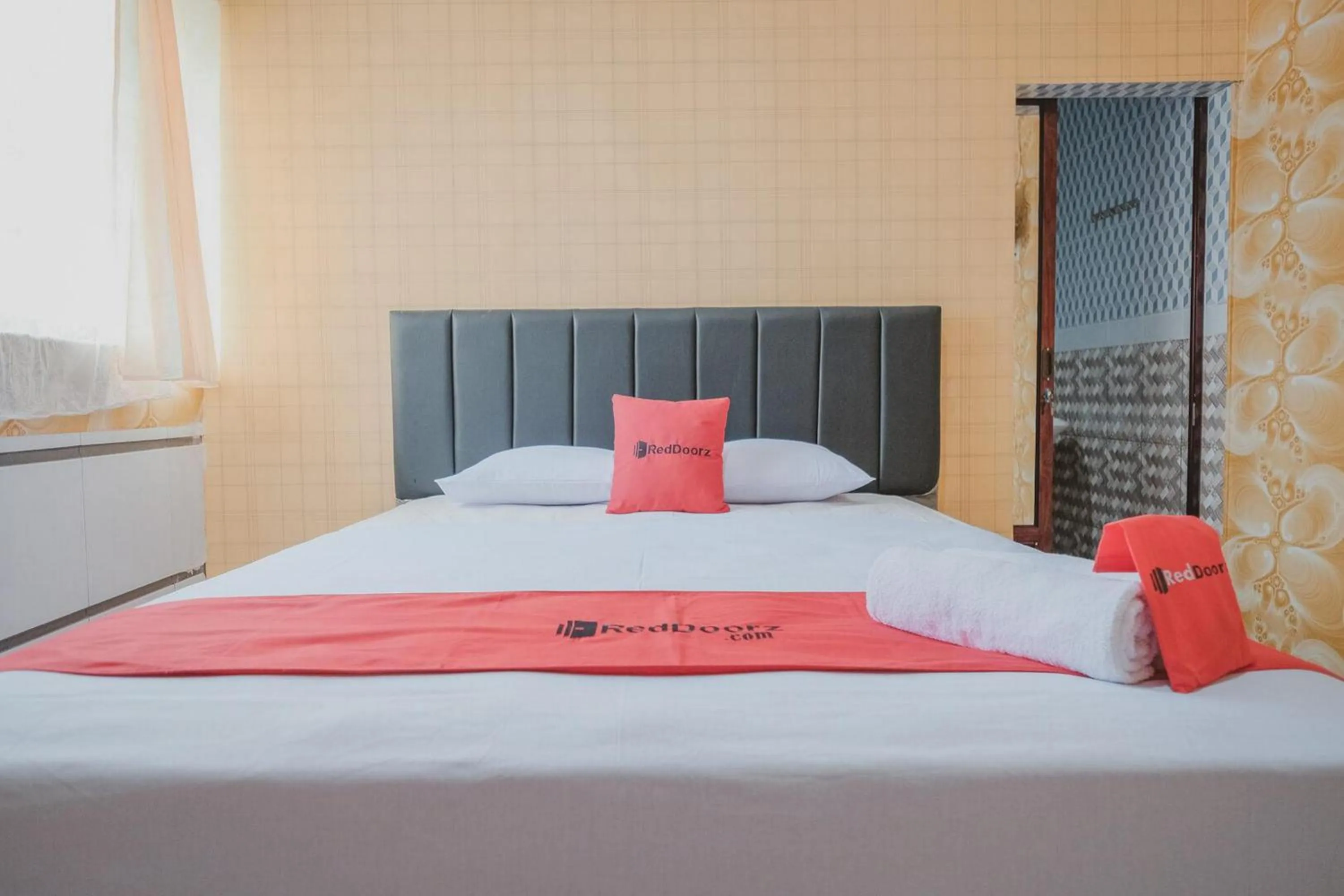 Bedroom, Bed in RedDoorz Plus near Istana Maimun Medan