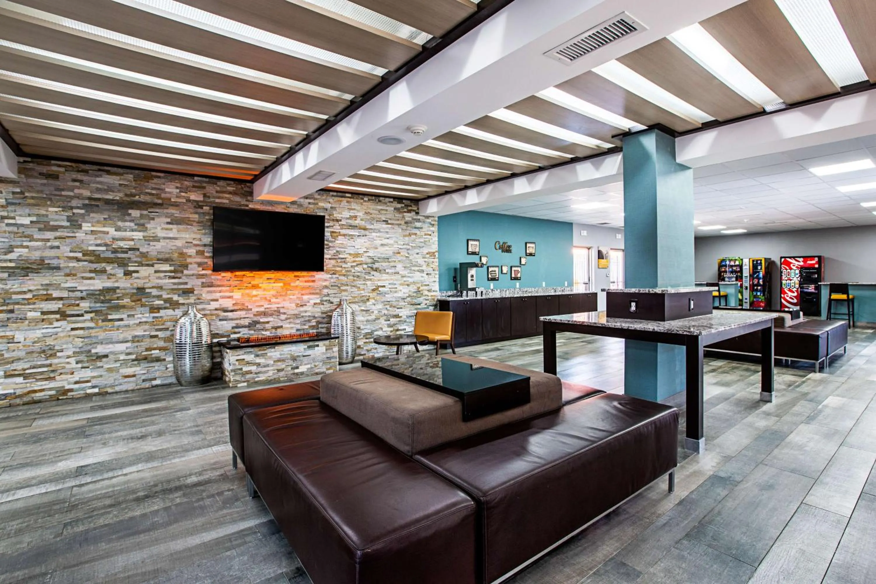 Communal lounge/ TV room in Motel 6-Atlanta, GA - Atlanta Airport