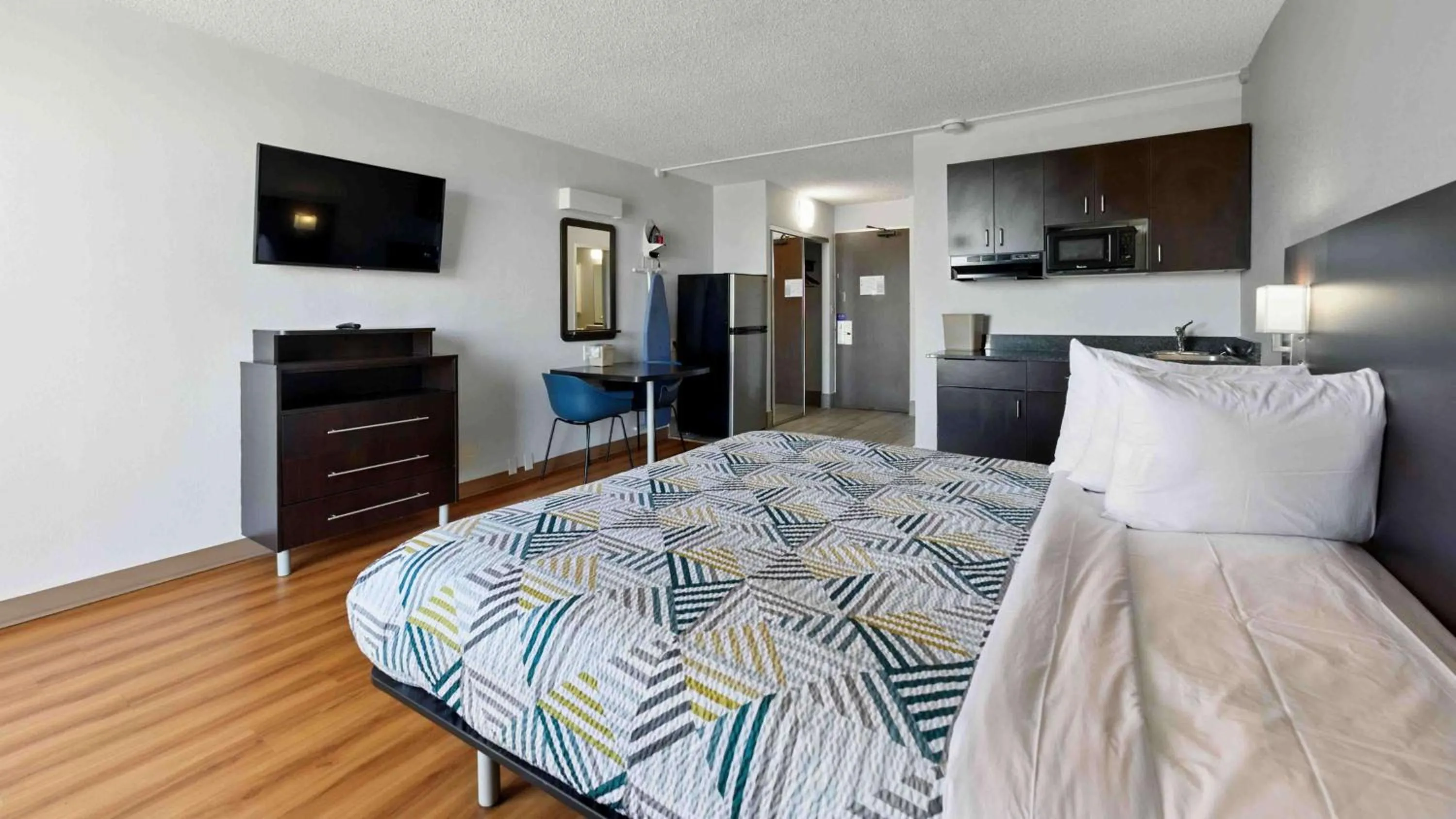 Bedroom, Bed in Motel 6-Atlanta, GA - Atlanta Airport