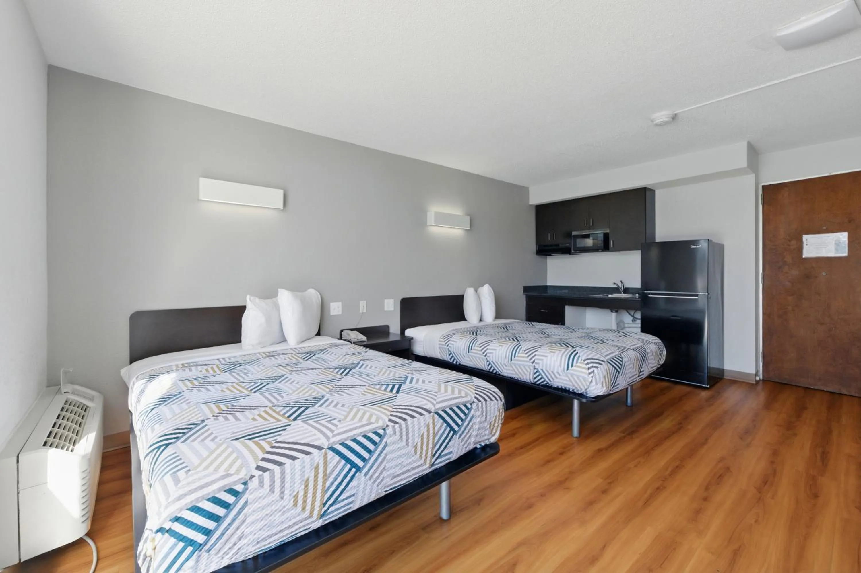 Bed in Motel 6-Atlanta, GA - Atlanta Airport