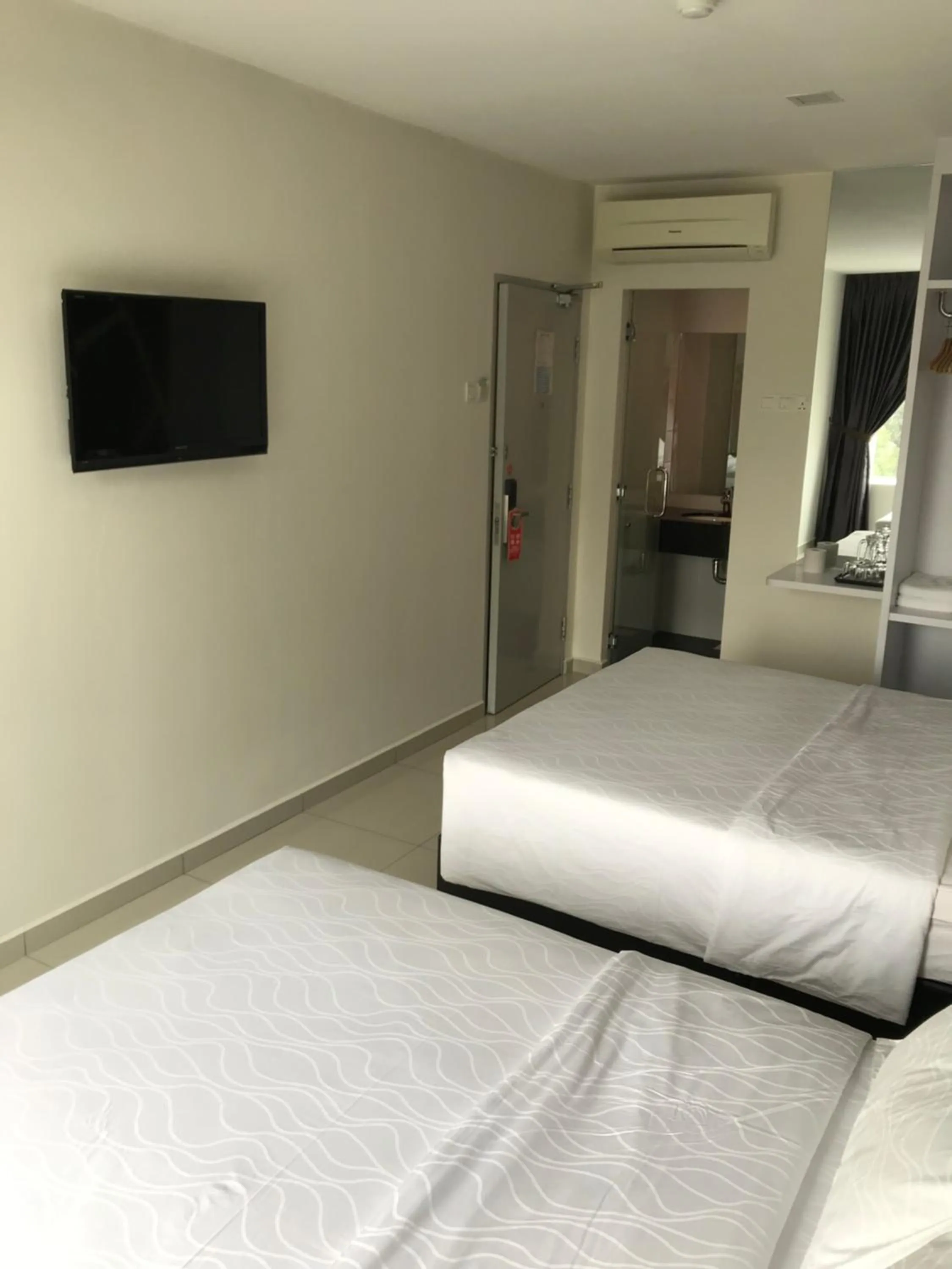 Property building, Bed in GOODY HOTEL