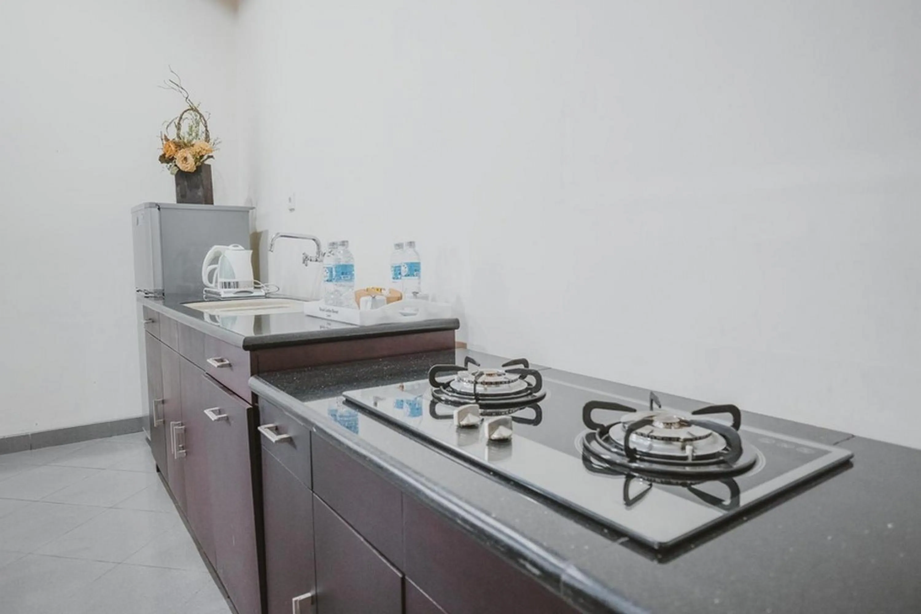 Kitchen or kitchenette in RedDoorz Premium @ Jalan Pal 10 Jambi