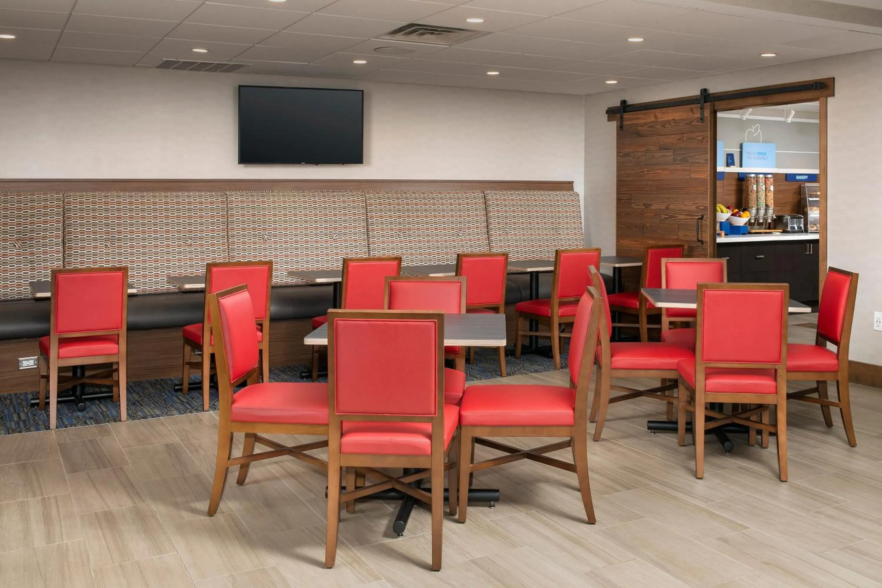 Restaurant/places to eat in Holiday Inn Express & Suites Annapolis by IHG