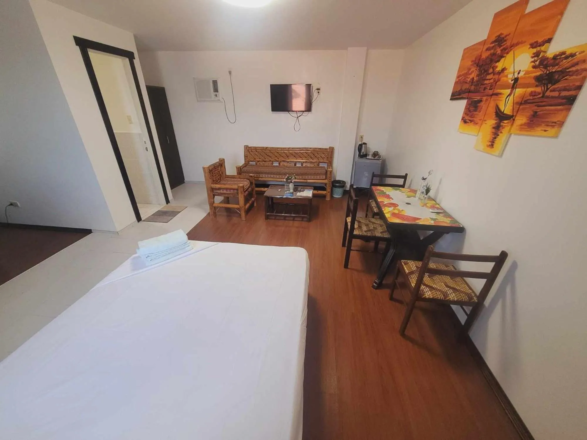 Bed in Gaja Go Dive & Inn