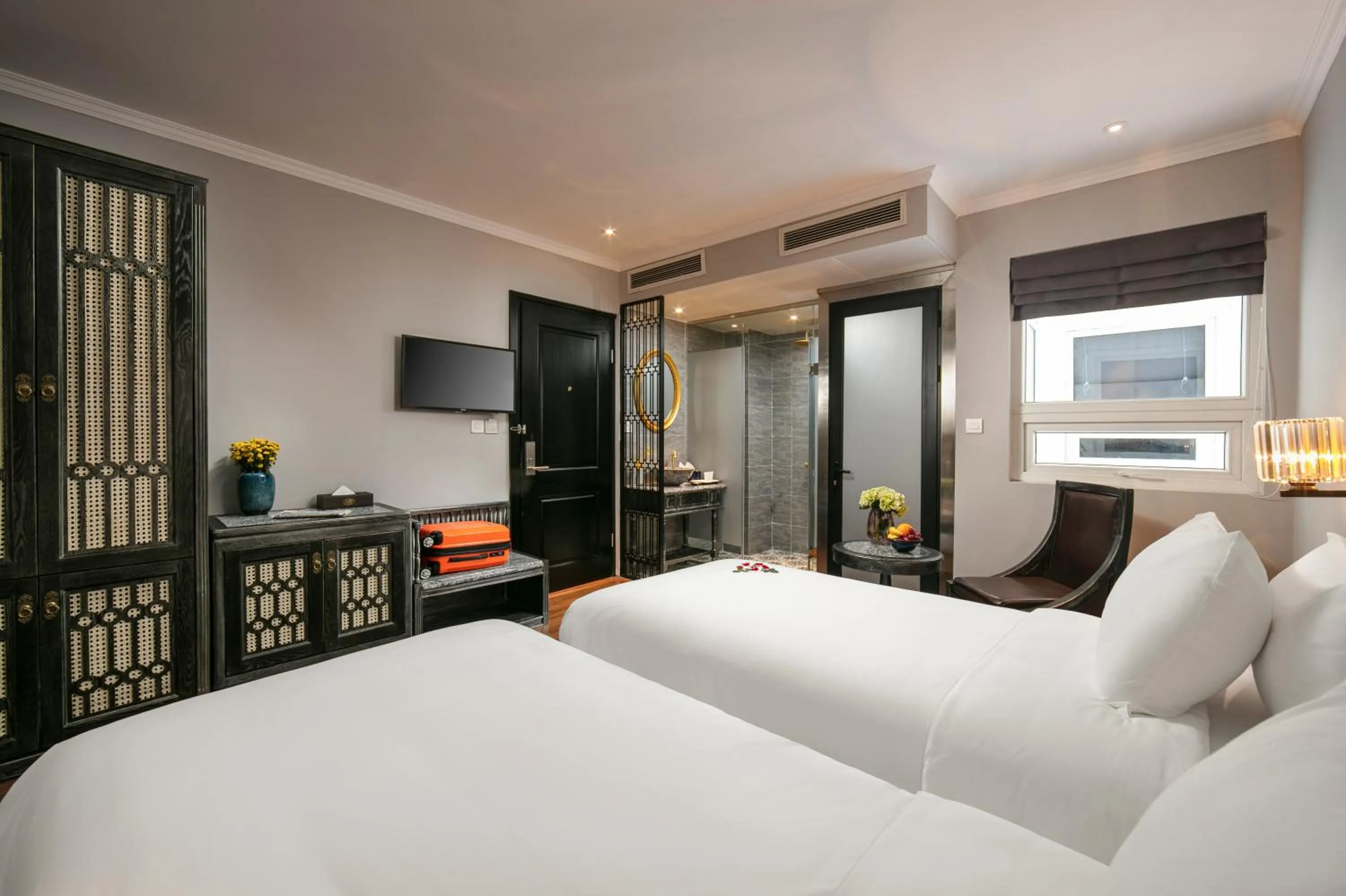 Bedroom, Bed in Shining Central Hotel & Spa