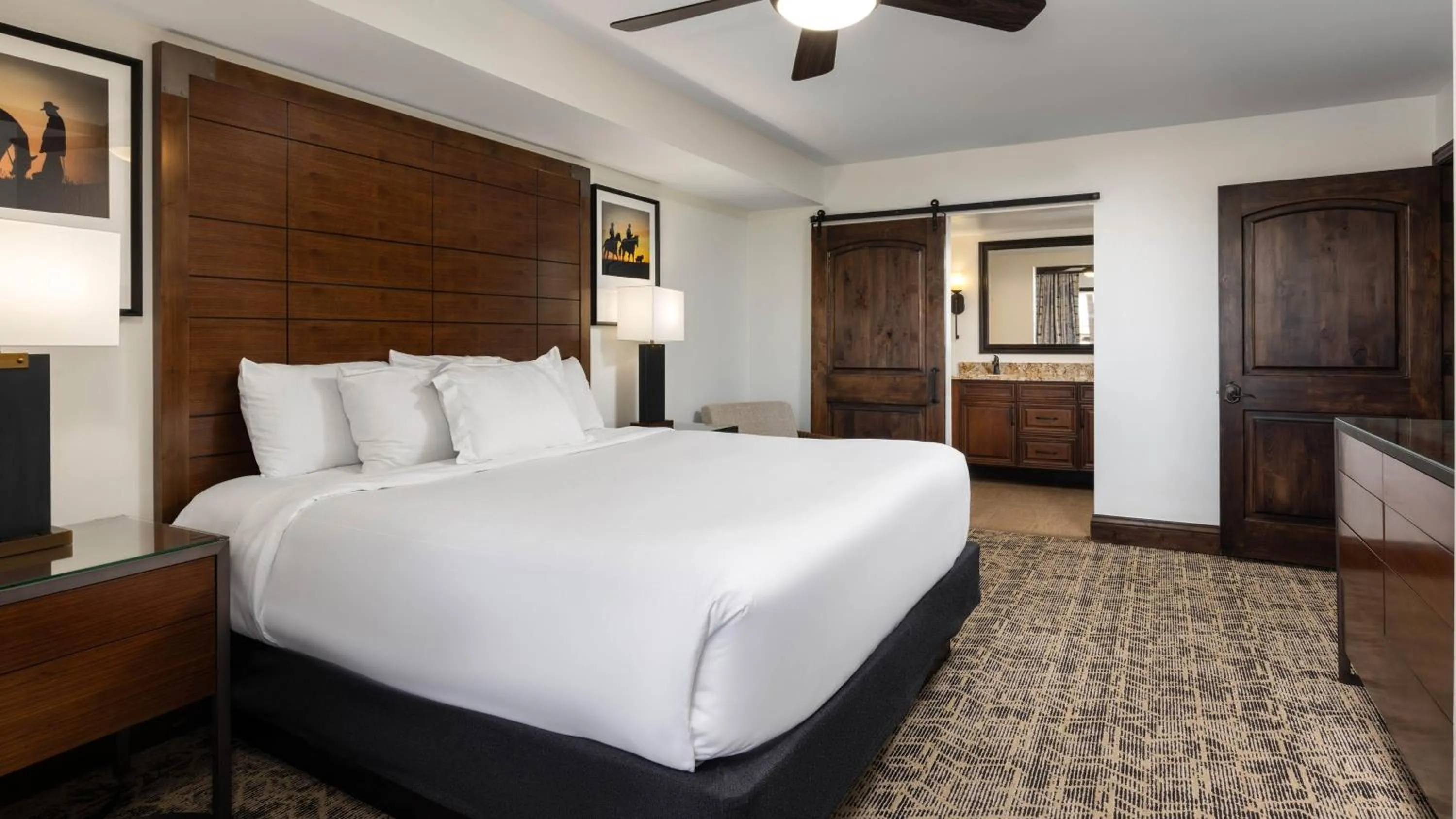 Photo of the whole room, Bed in Holiday Inn Club Vacations Scottsdale Resort