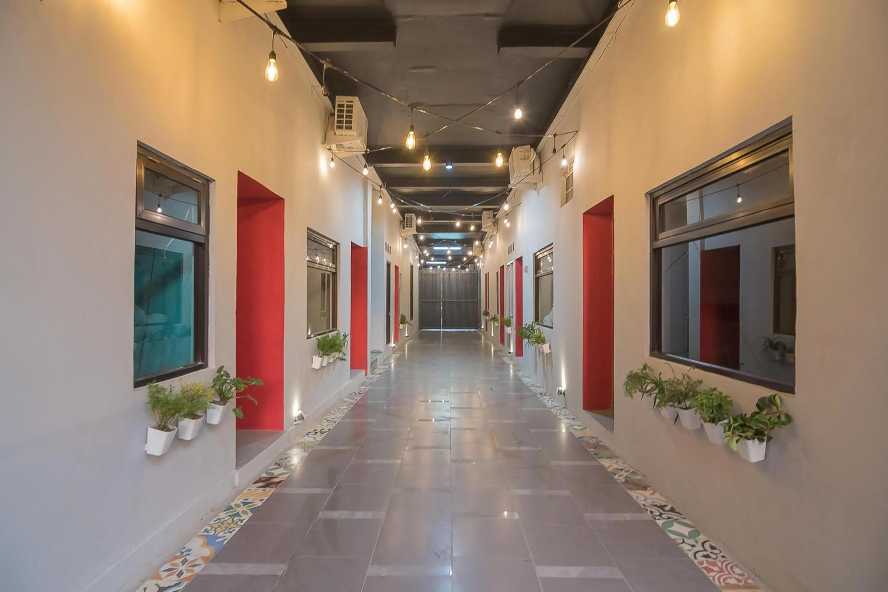 Facade/entrance in RedDoorz @ Kiaracondong