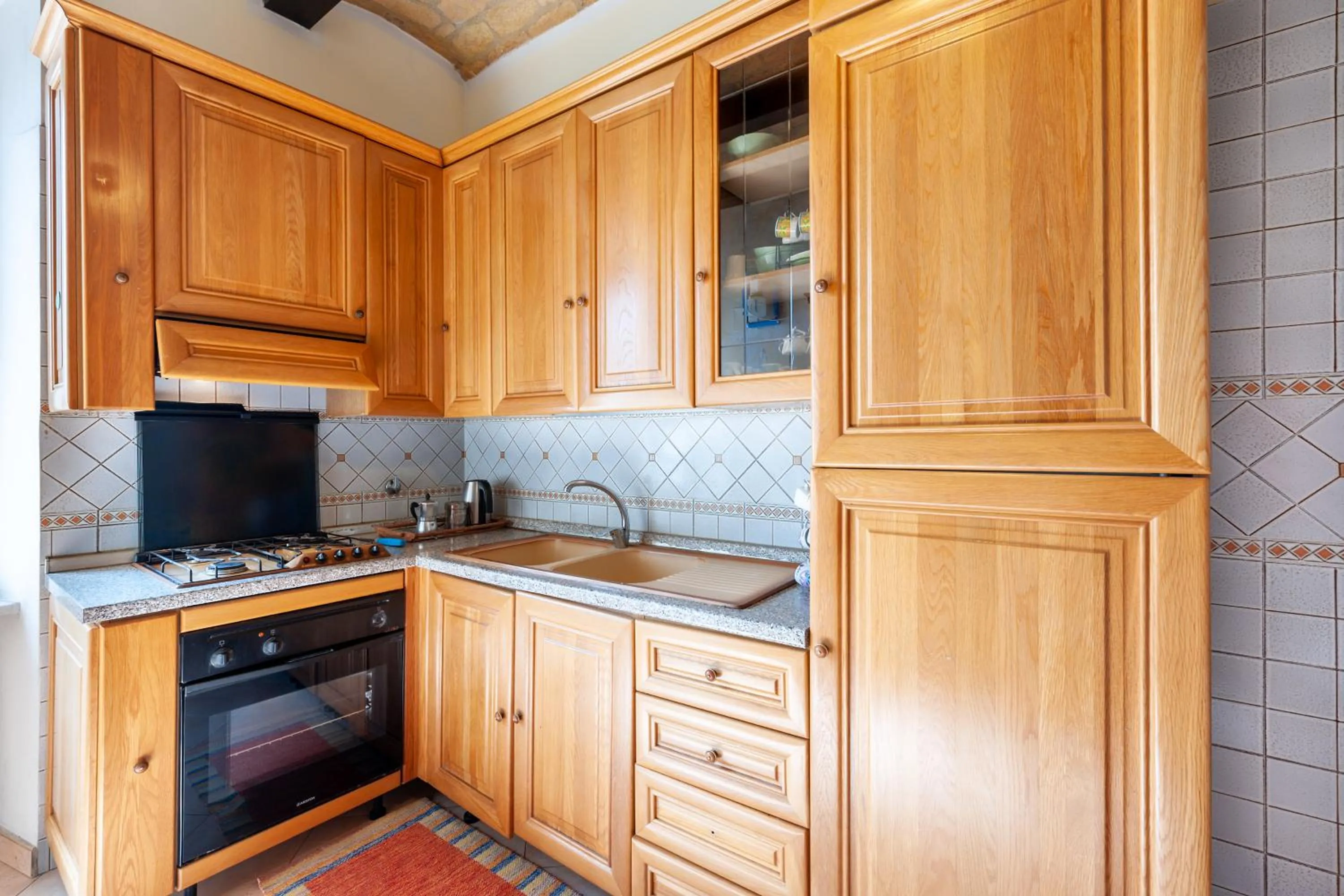 Communal kitchen in Turra B&B