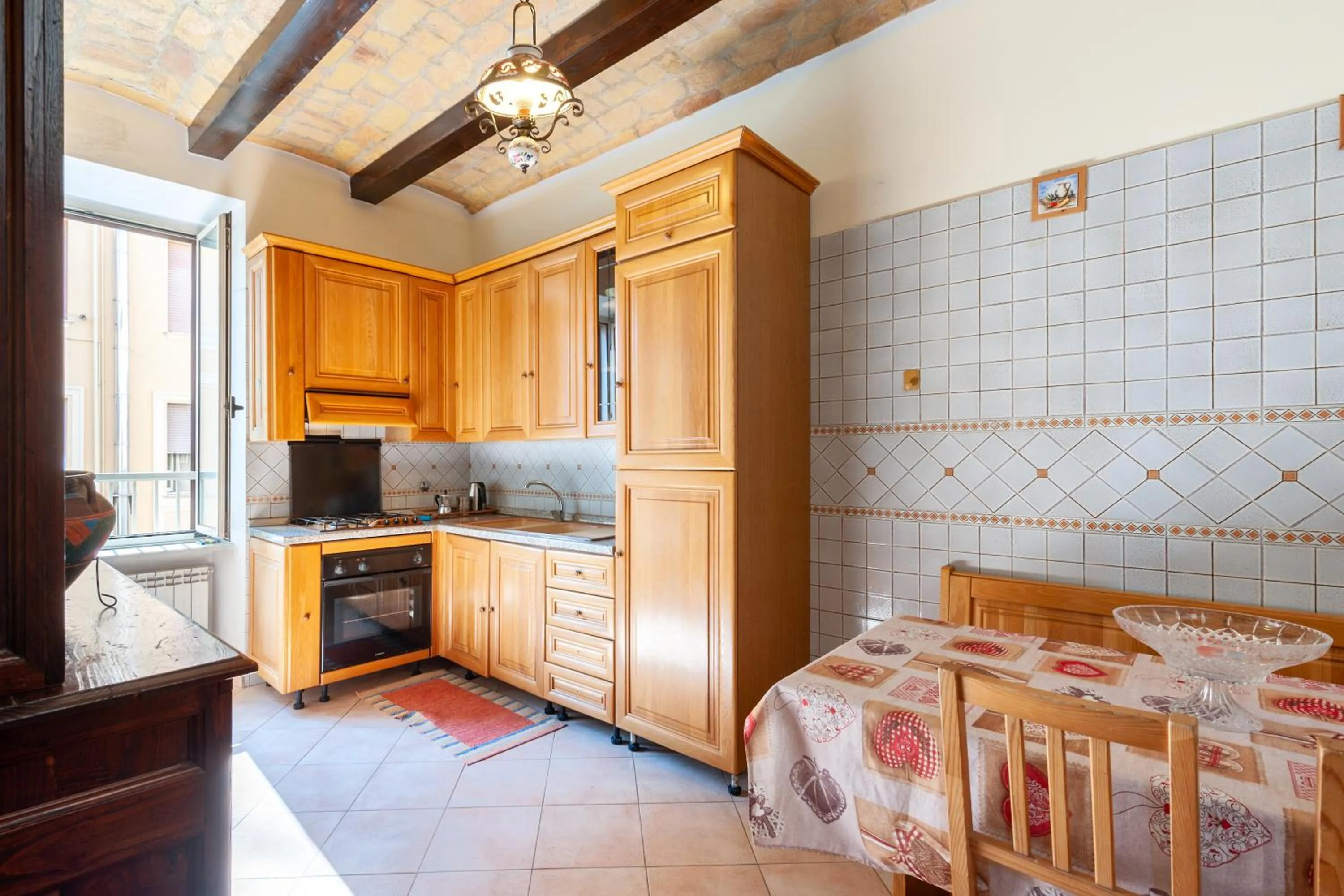 Communal kitchen in Turra B&B