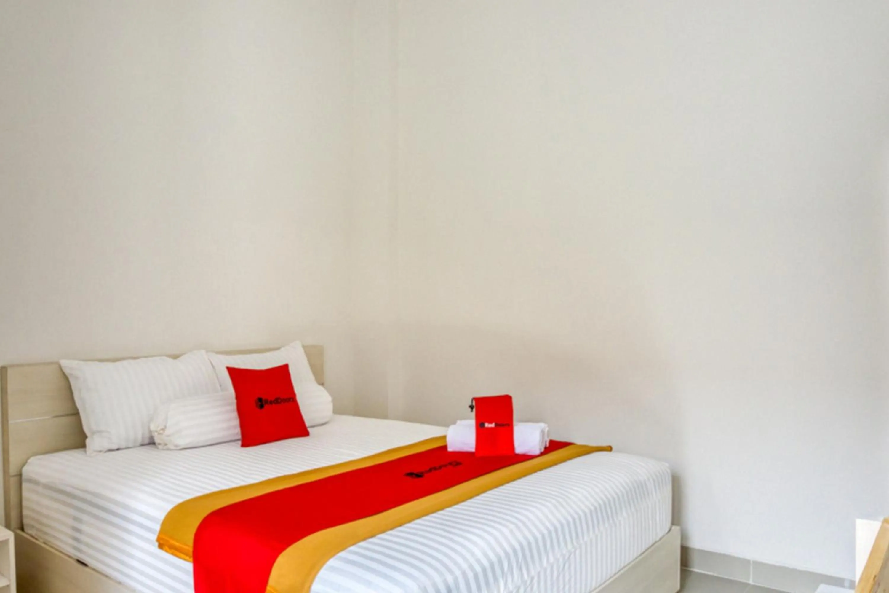 Bed in RedDoorz @ Plemburan Jakal 2