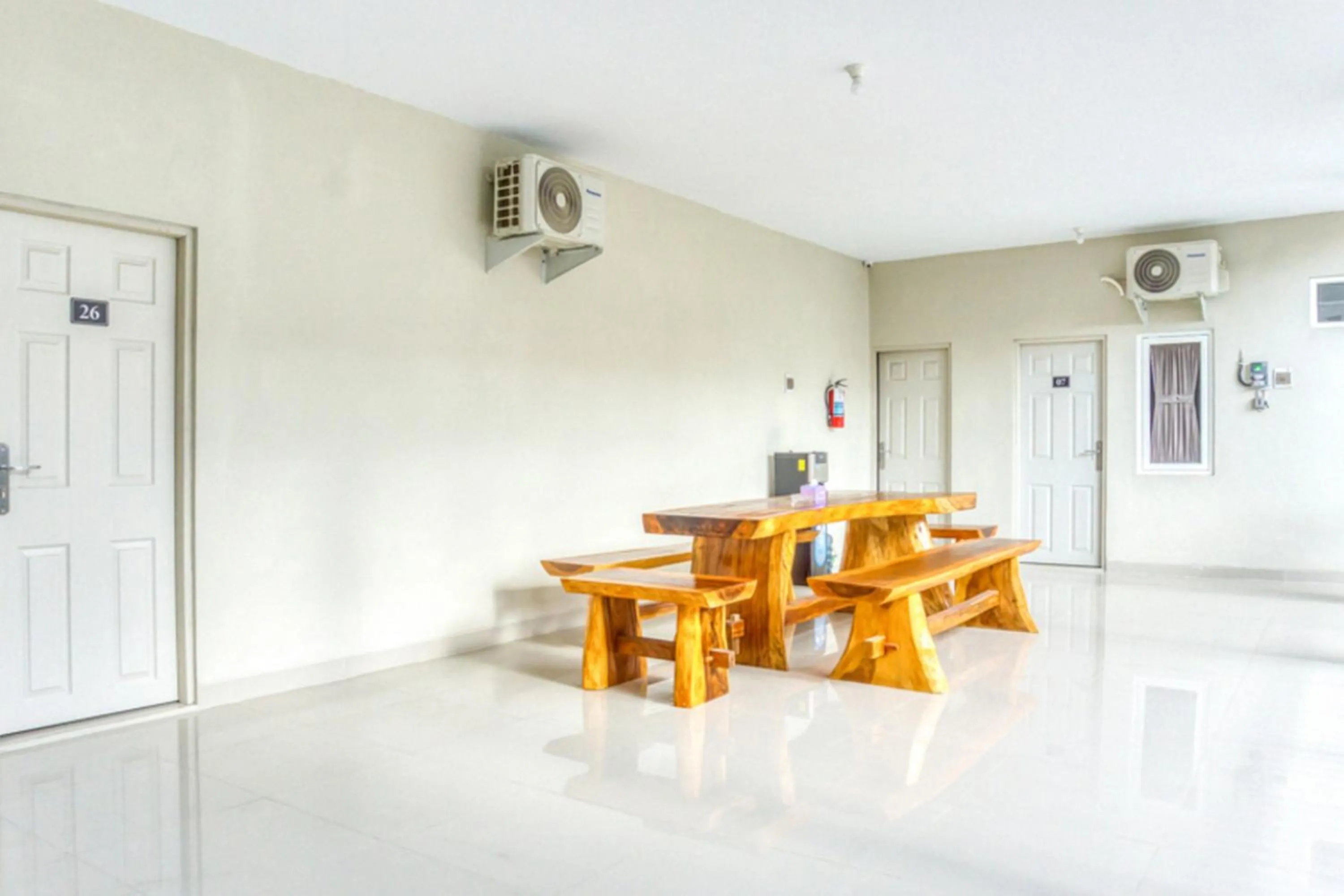 Dining area in RedDoorz @ Plemburan Jakal 2