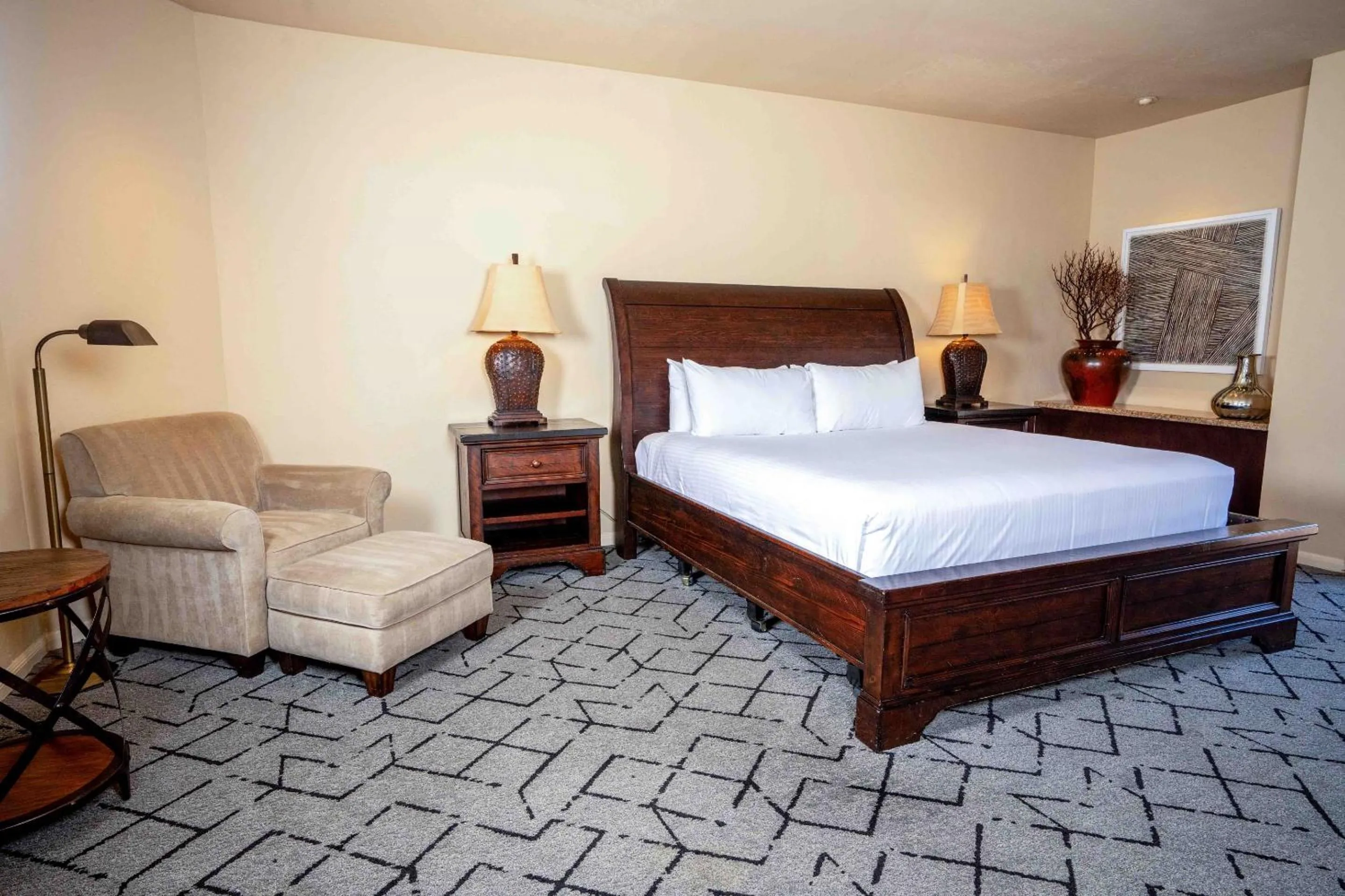 Photo of the whole room, Bed in Kimpton Miralina coming soon - Scottsdale Plaza Resort